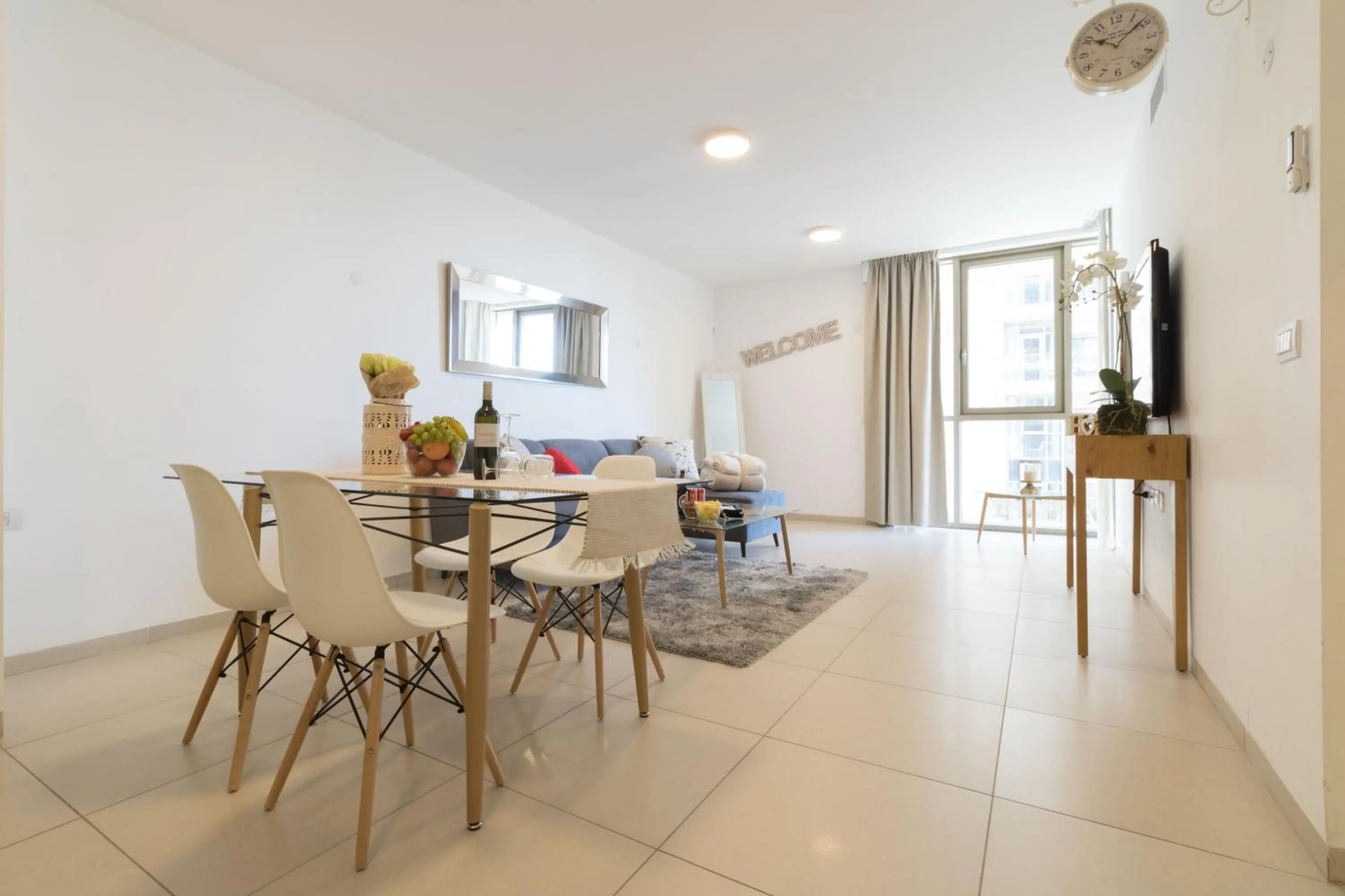 Luxury One-Bedroom Apartment/parking in city center