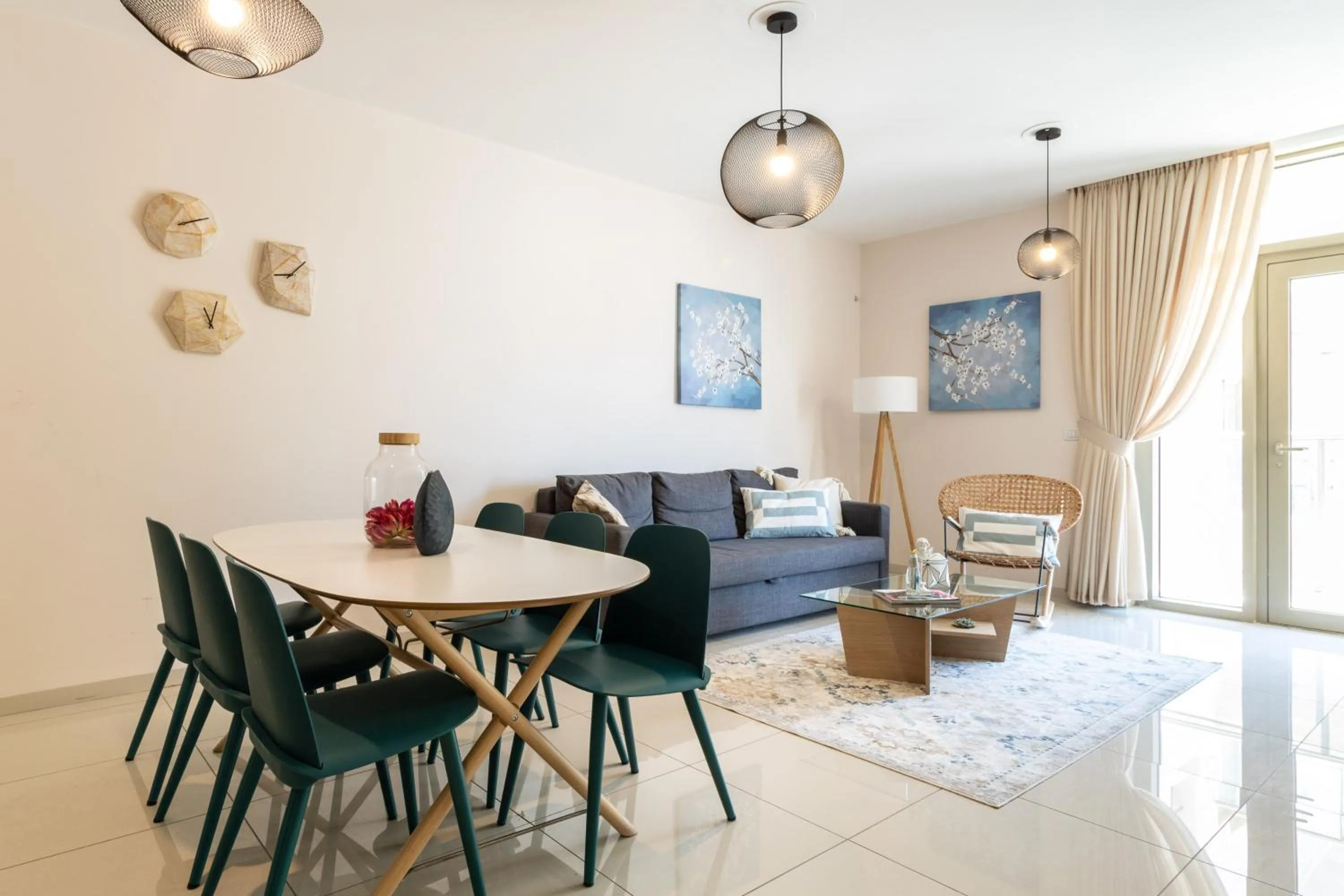 Luxury One-Bedroom Apartment/parking in city center