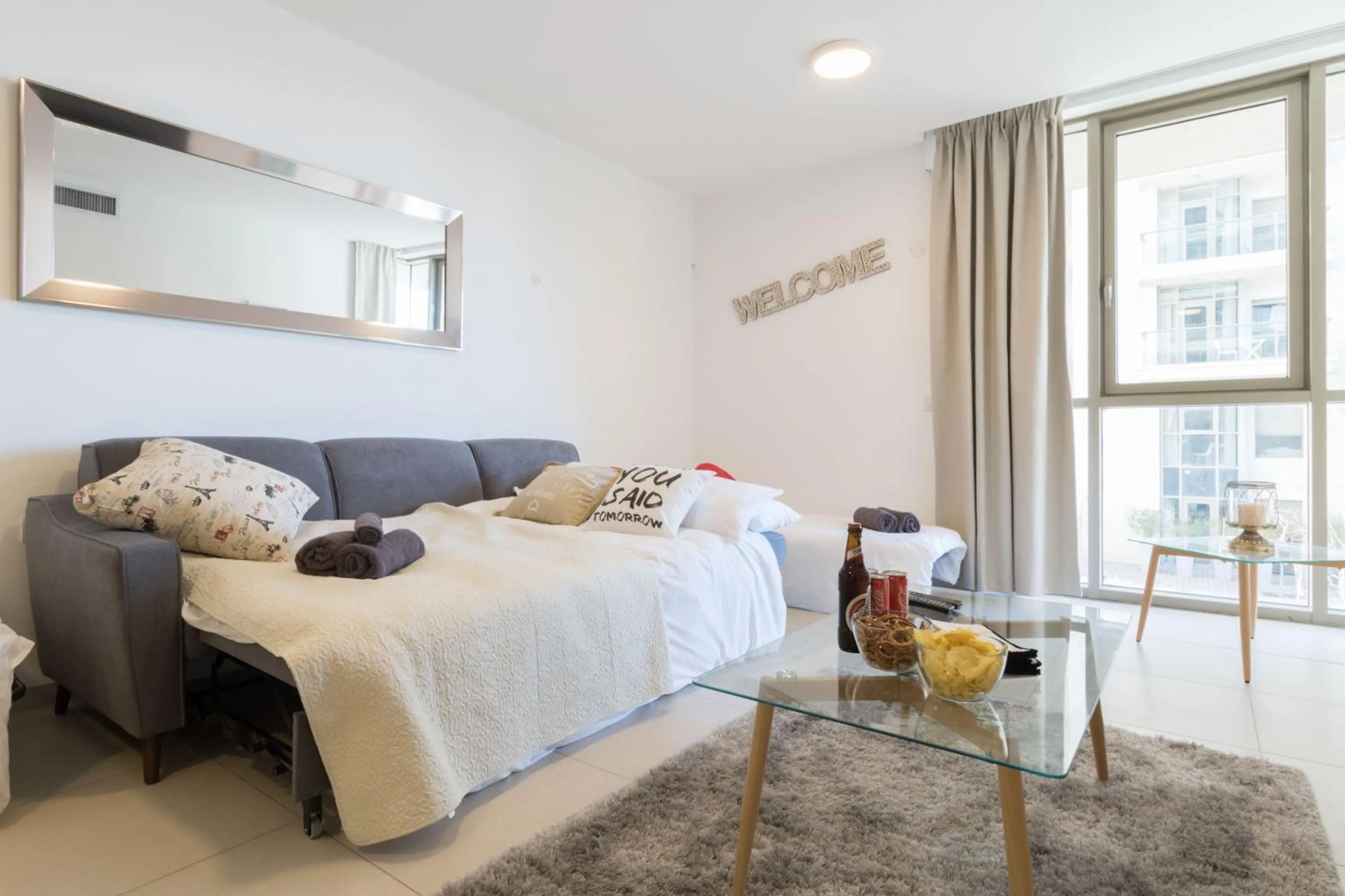 Bed in Luxury One-Bedroom Apartment/parking in city center