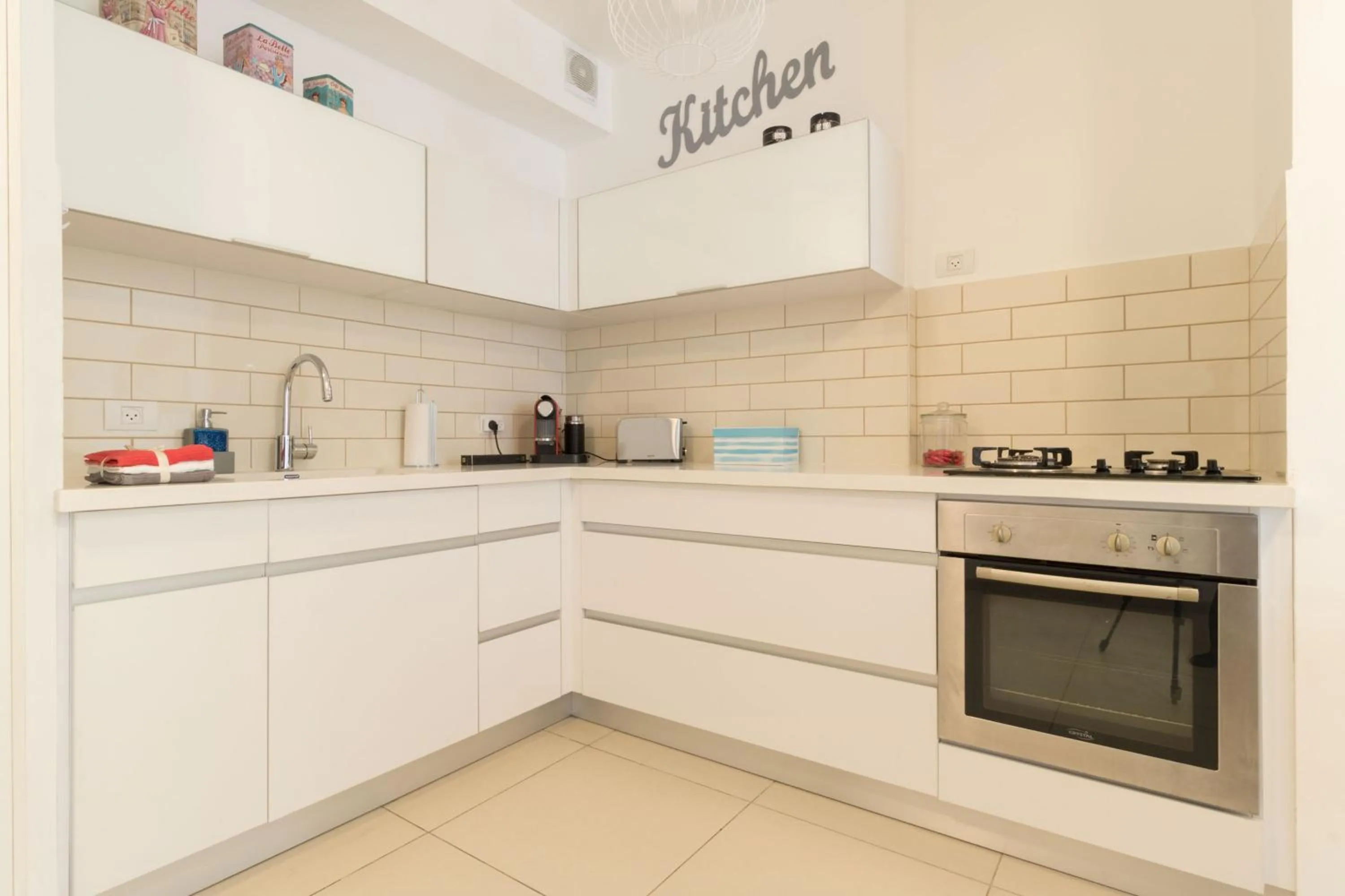 Luxury One-Bedroom Apartment/parking in city center