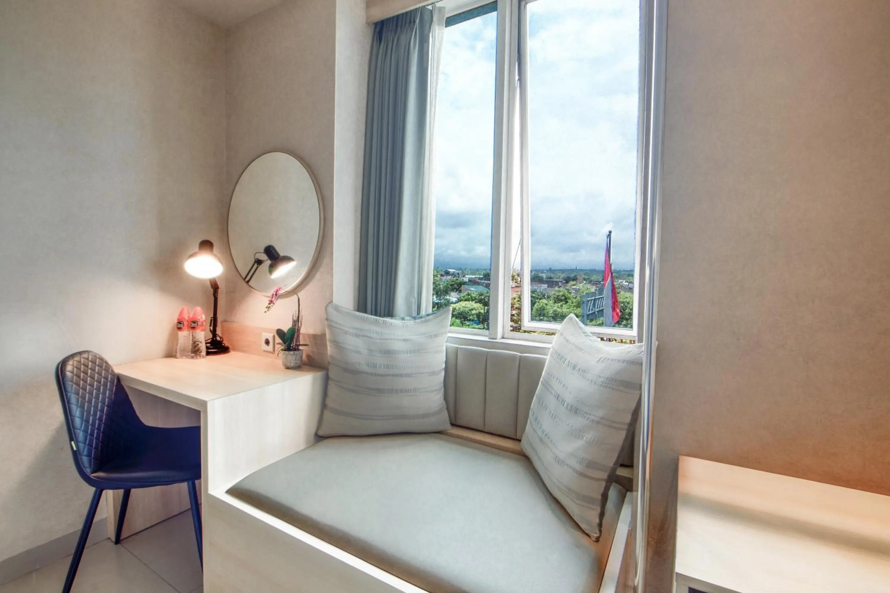 Seating area, Bed in Solaris Hotel Malang