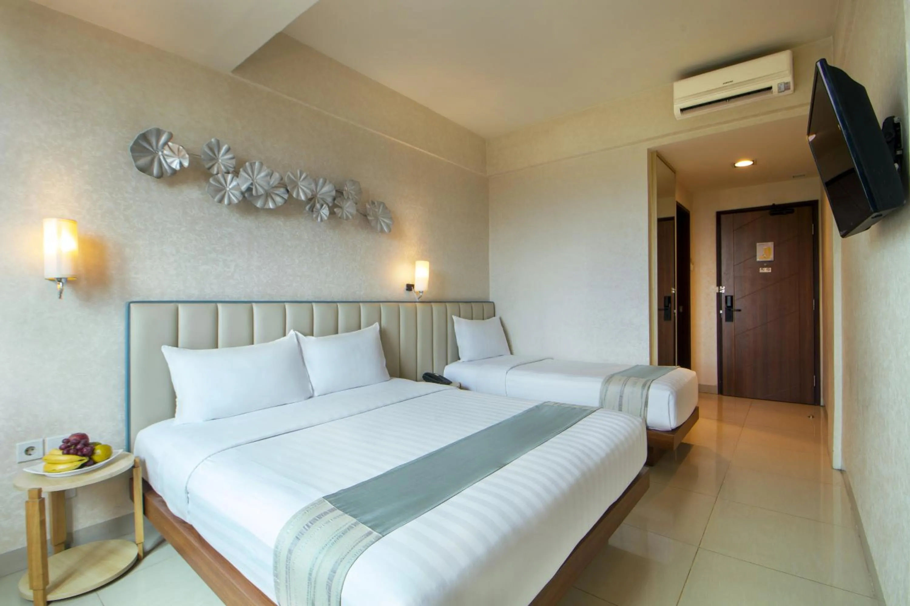 Bedroom, Bed in Solaris Hotel Malang