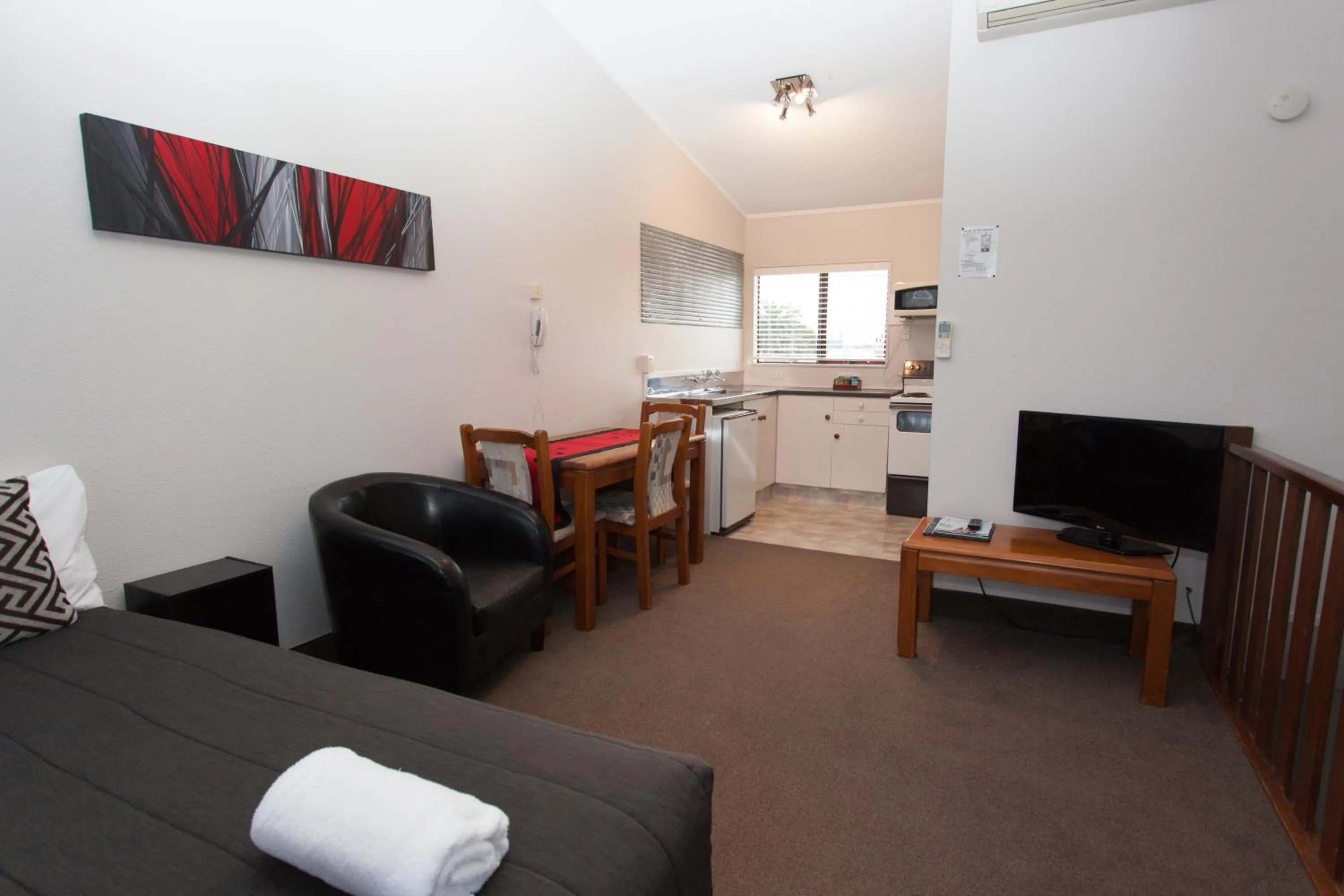 Coffee/tea facilities in Alton Lodge Motel
