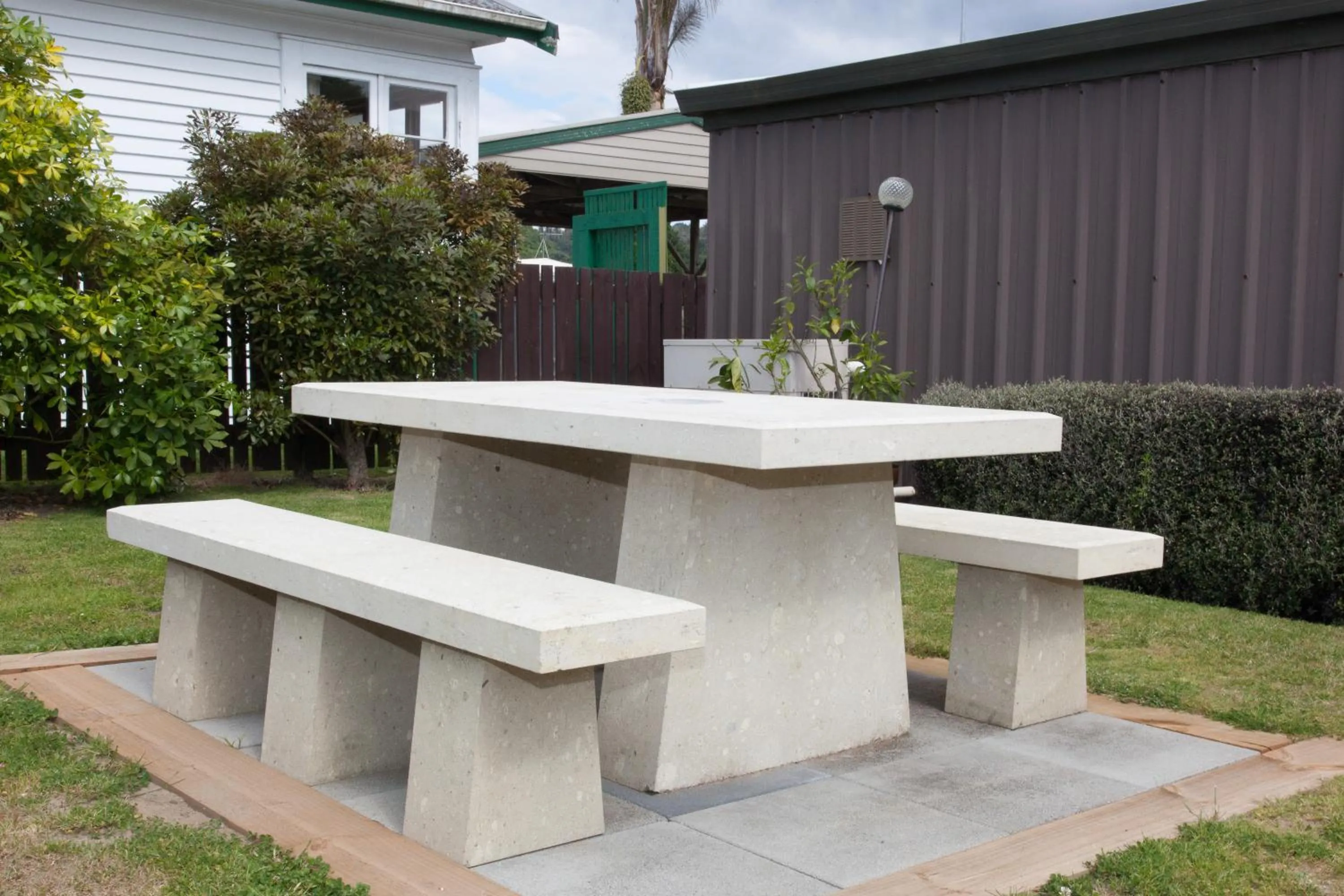 Garden in Alton Lodge Motel