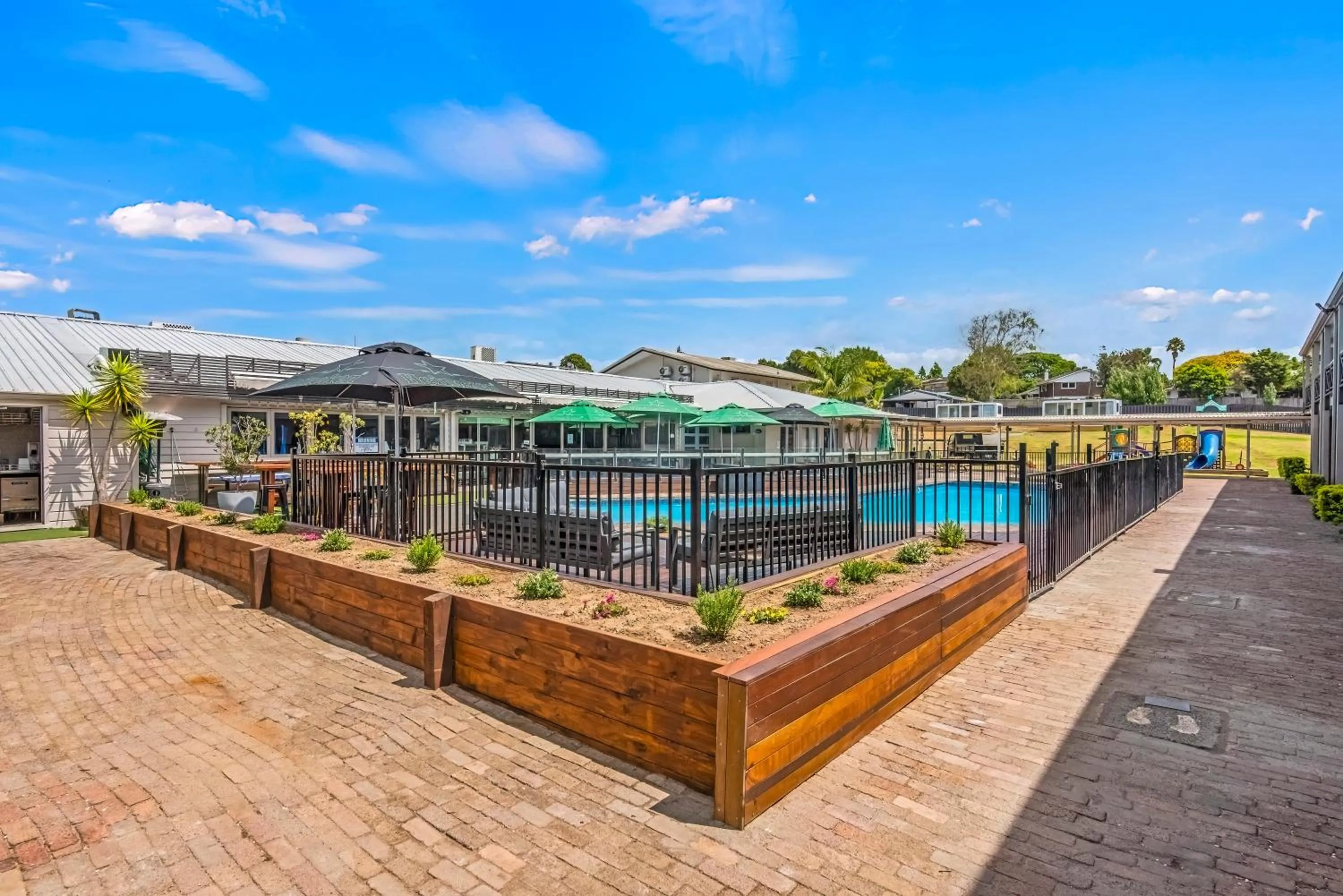 Swimming pool in Poenamo Hotel