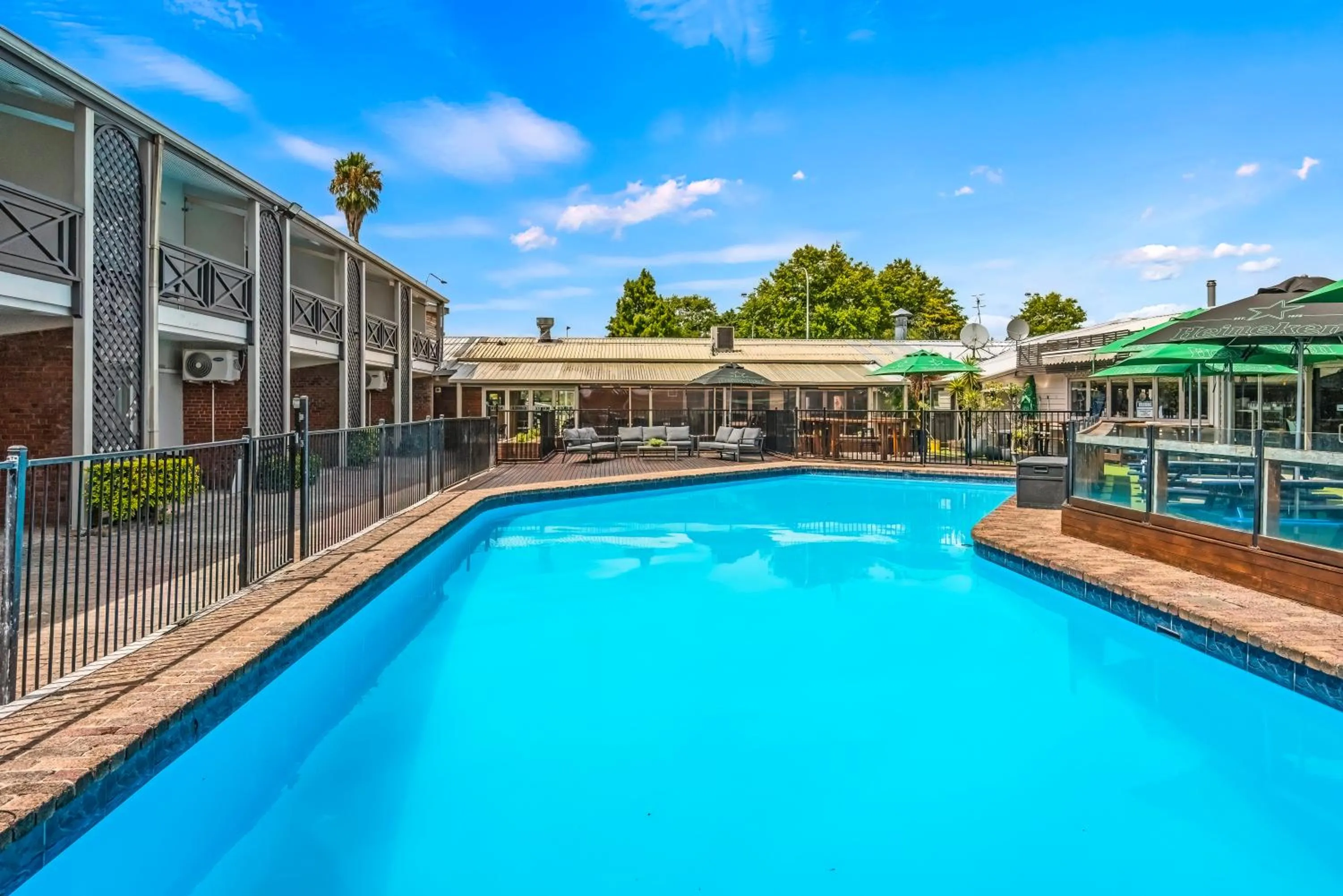Swimming pool in Poenamo Hotel
