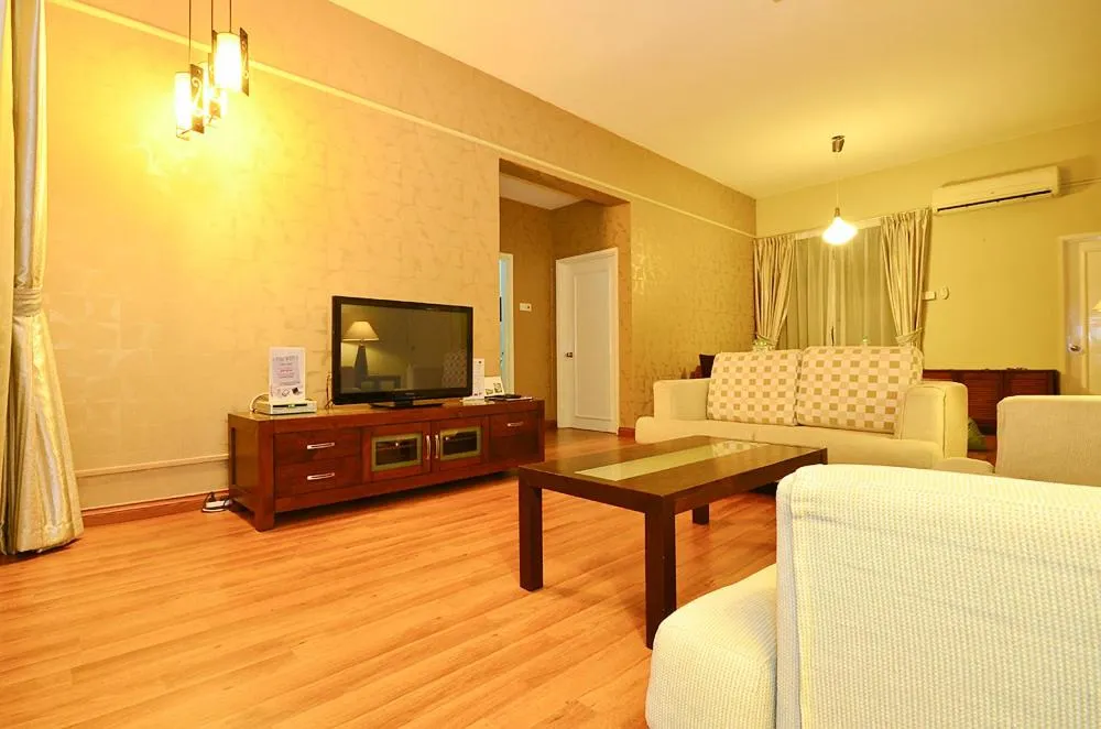 TV and multimedia in Jetty Suites Apartments