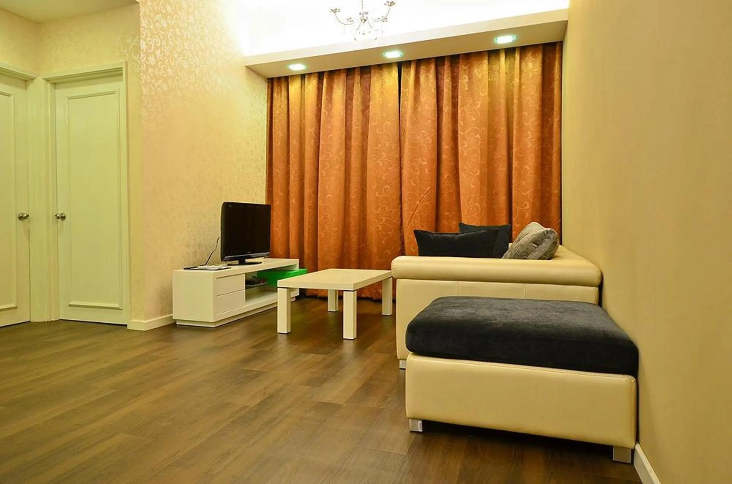 Living room in Jetty Suites Apartments