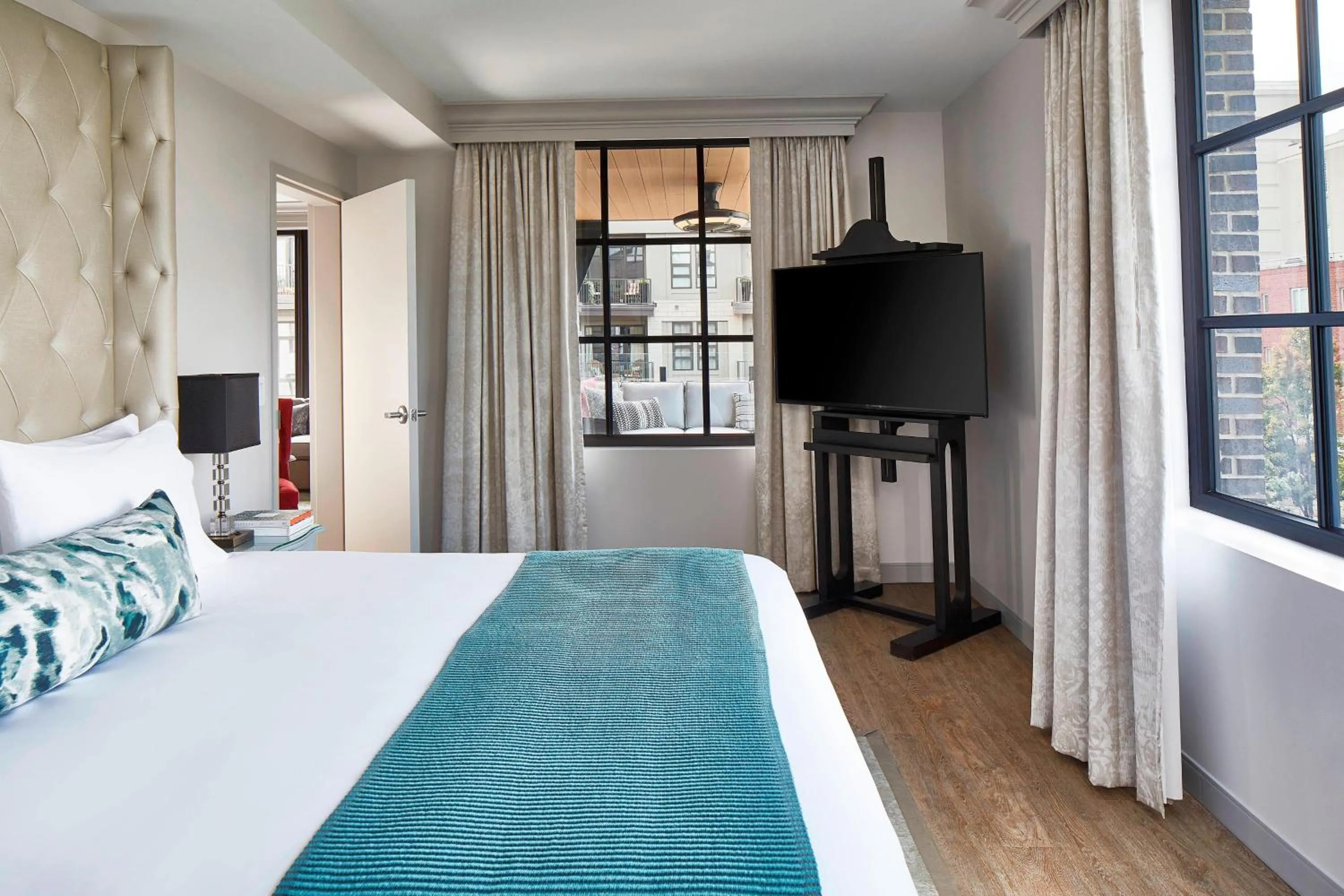 Photo of the whole room, Bed in The Edwin Hotel, Autograph Collection