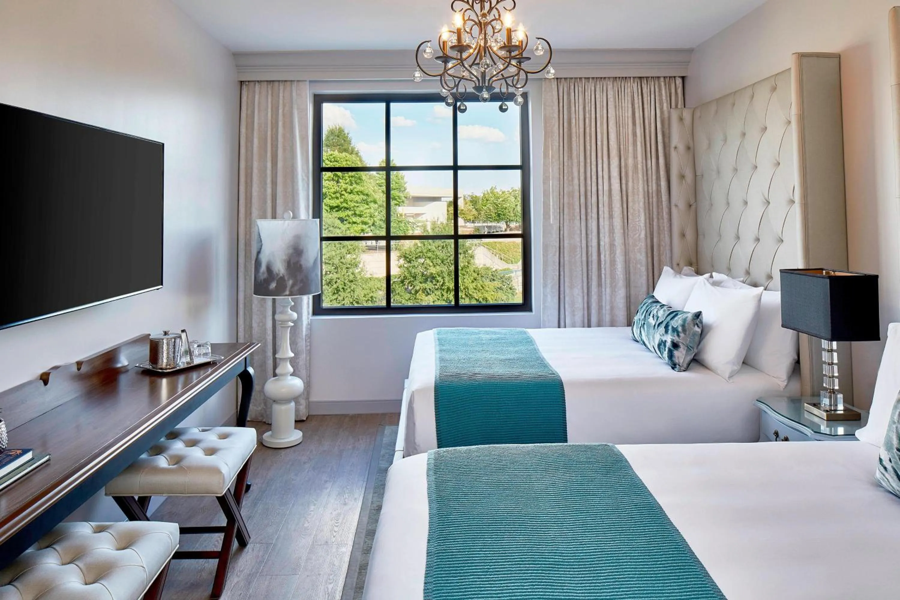 Photo of the whole room, Bed in The Edwin Hotel, Autograph Collection