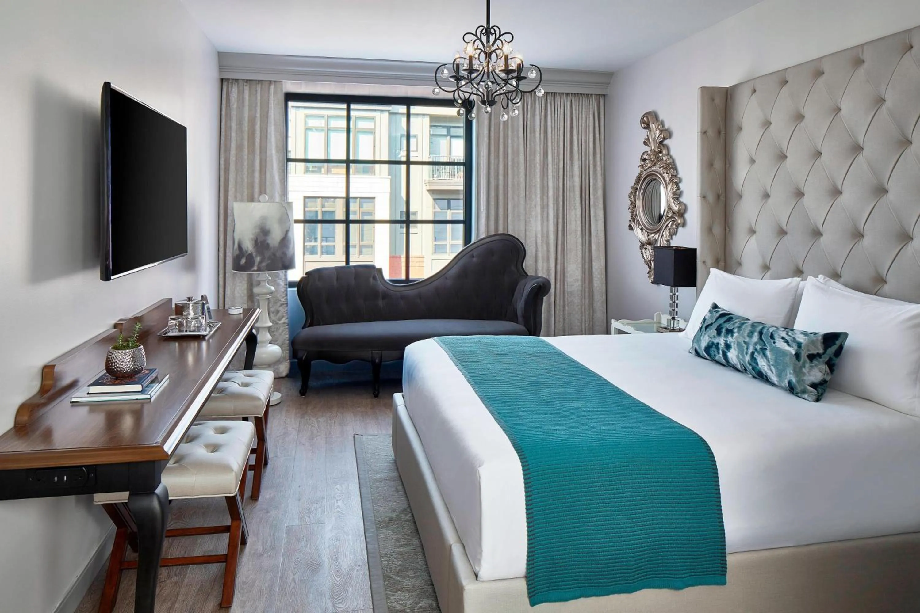 Photo of the whole room, Bed in The Edwin Hotel, Autograph Collection