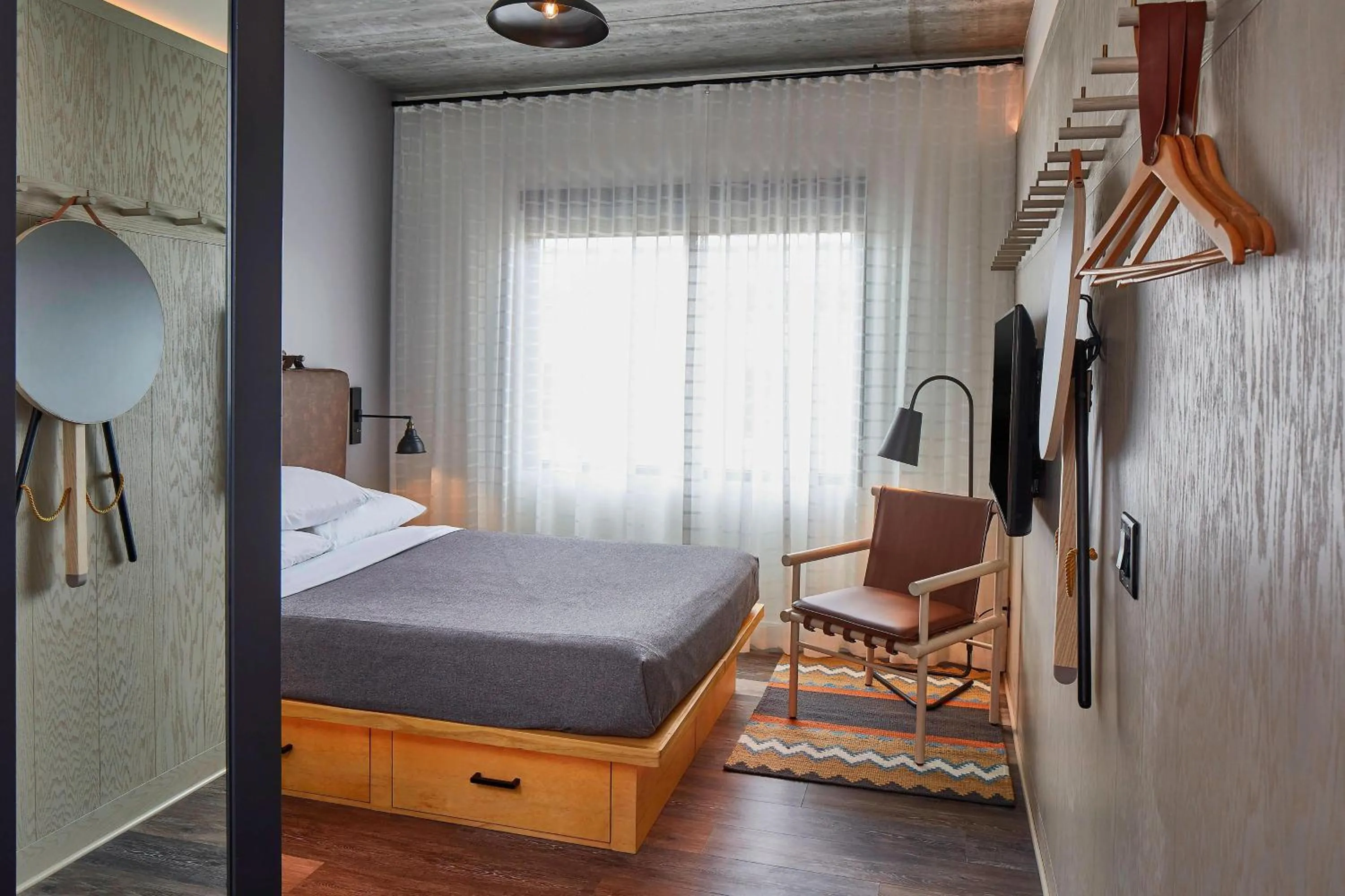 Photo of the whole room, Bed in Moxy Chattanooga Downtown