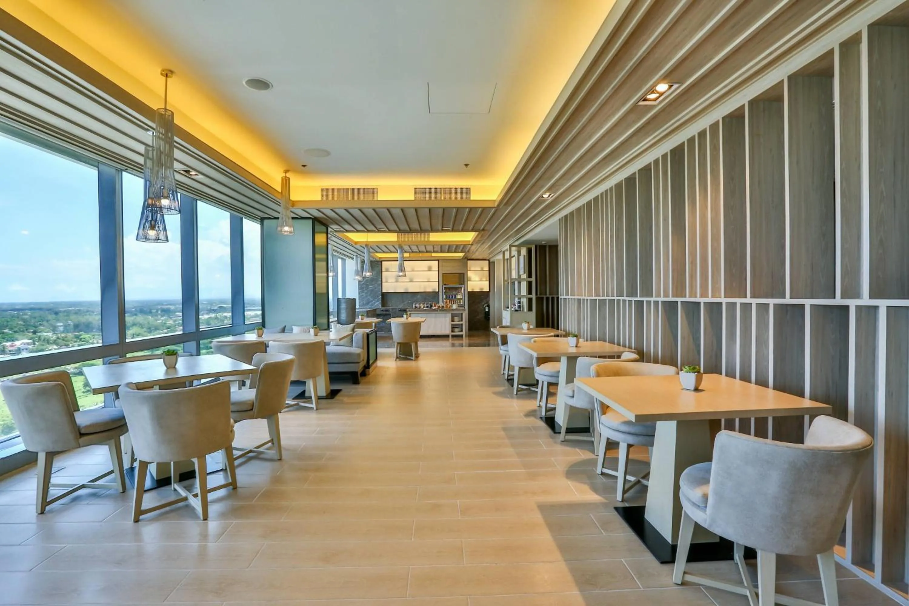 Lounge or bar in Courtyard by Marriott Iloilo