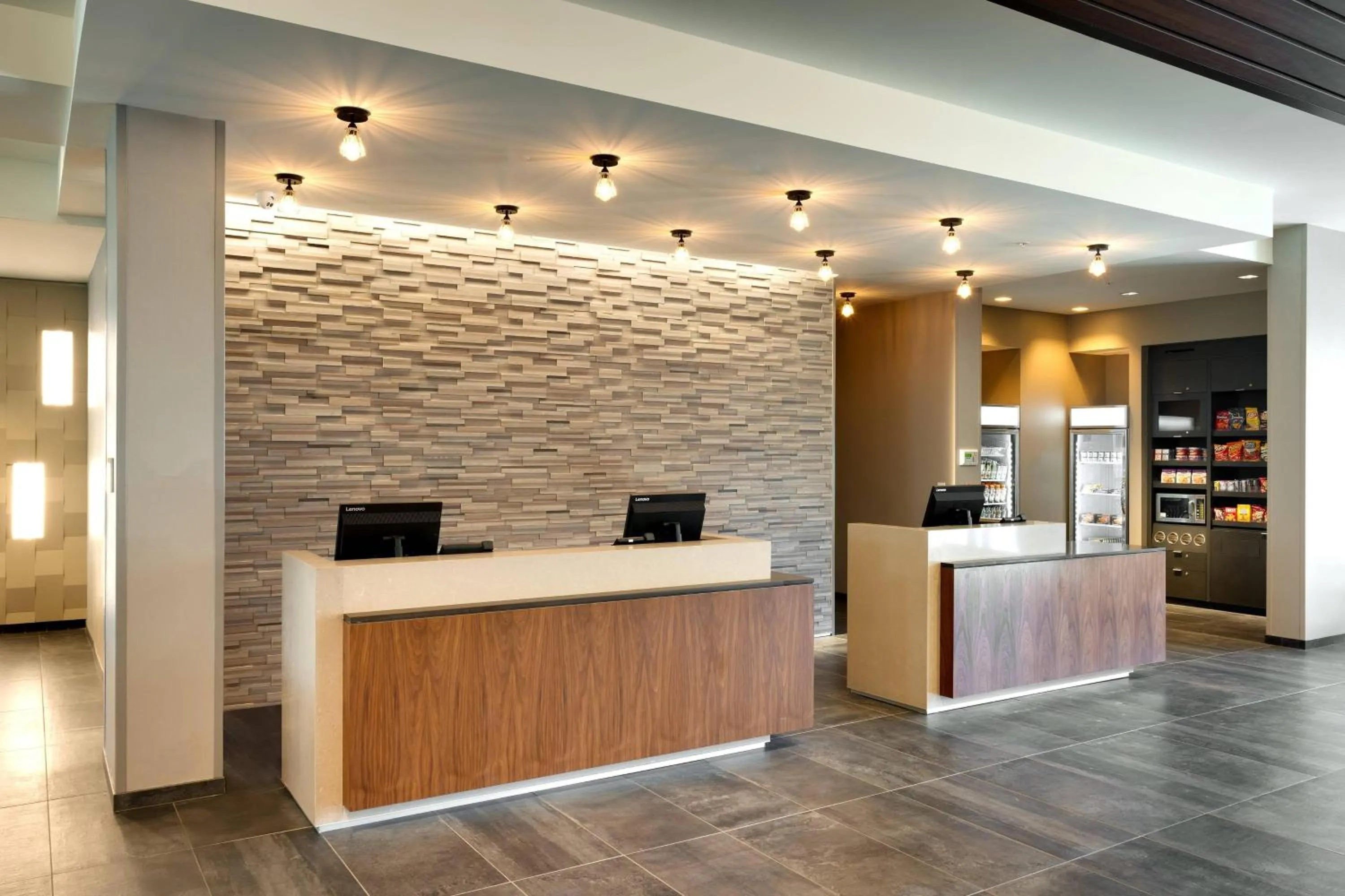 Lobby or reception in Courtyard by Marriott Los Angeles LAX/Hawthorne