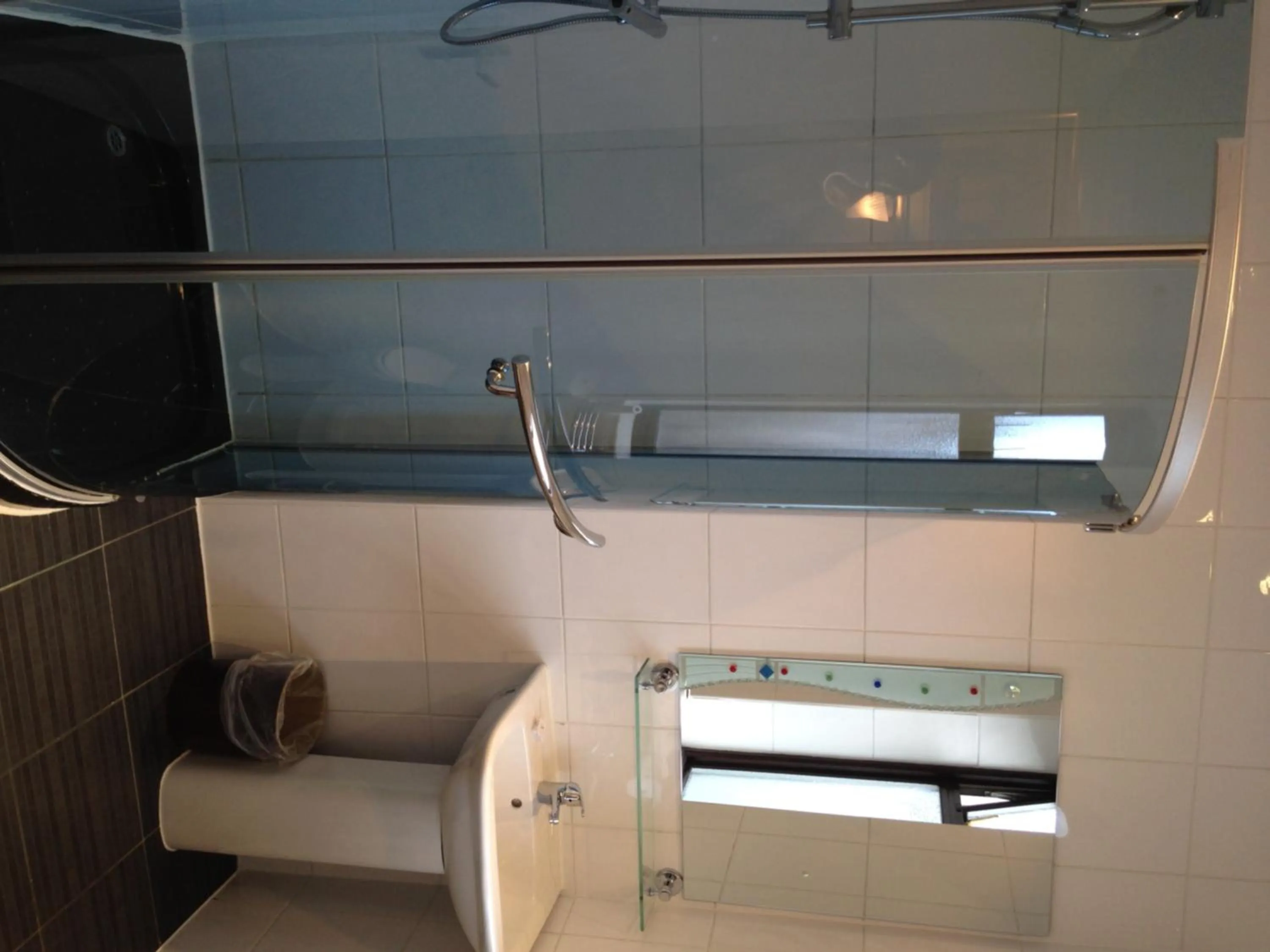 Bathroom in Rossmore Hotel