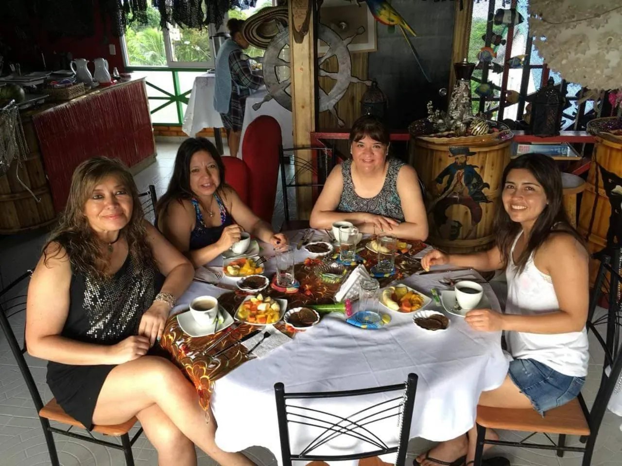 group of guests in Posada Nativa Licy