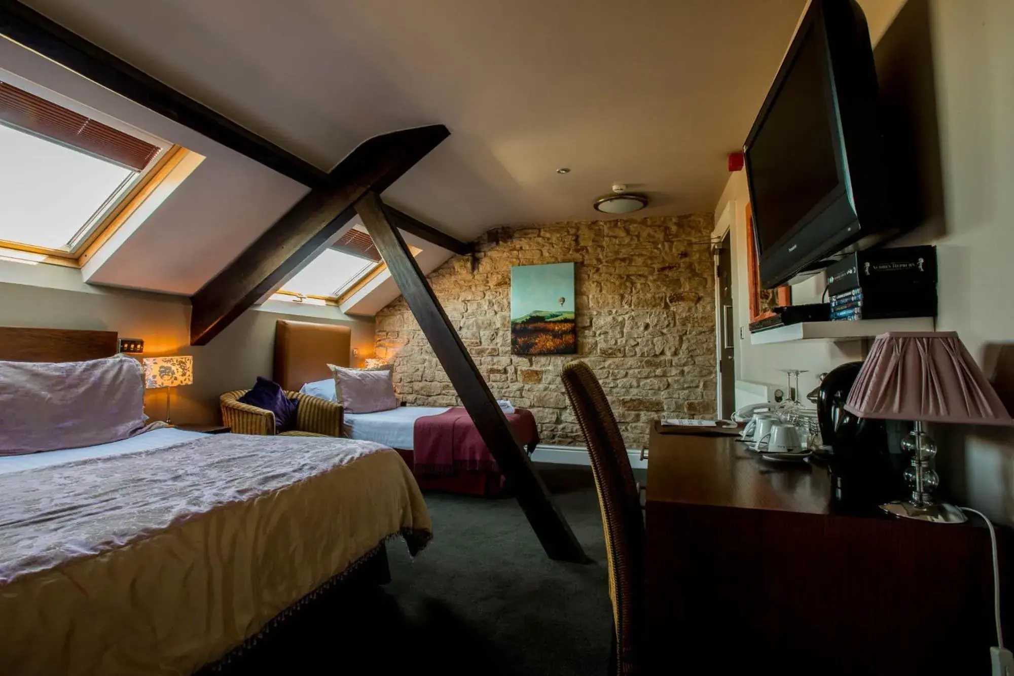 Luxury Twin Room in The Sun Hotel & Bar Luxury Twin Room in The Sun Hotel & Bar