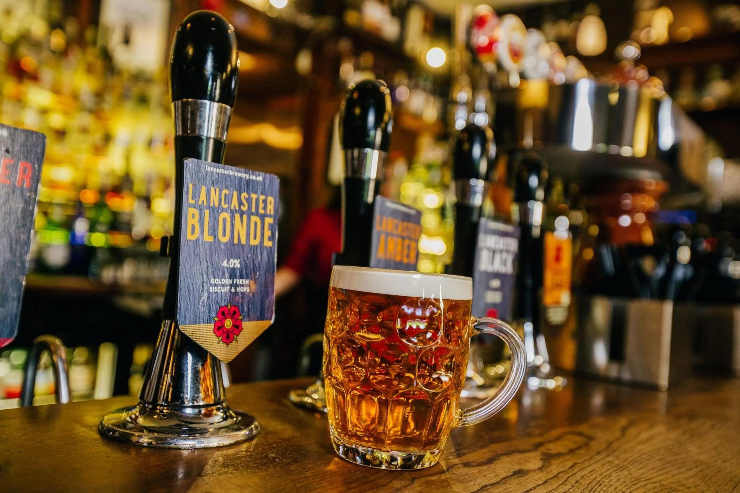 Lounge or bar in The Sun Hotel & Bar