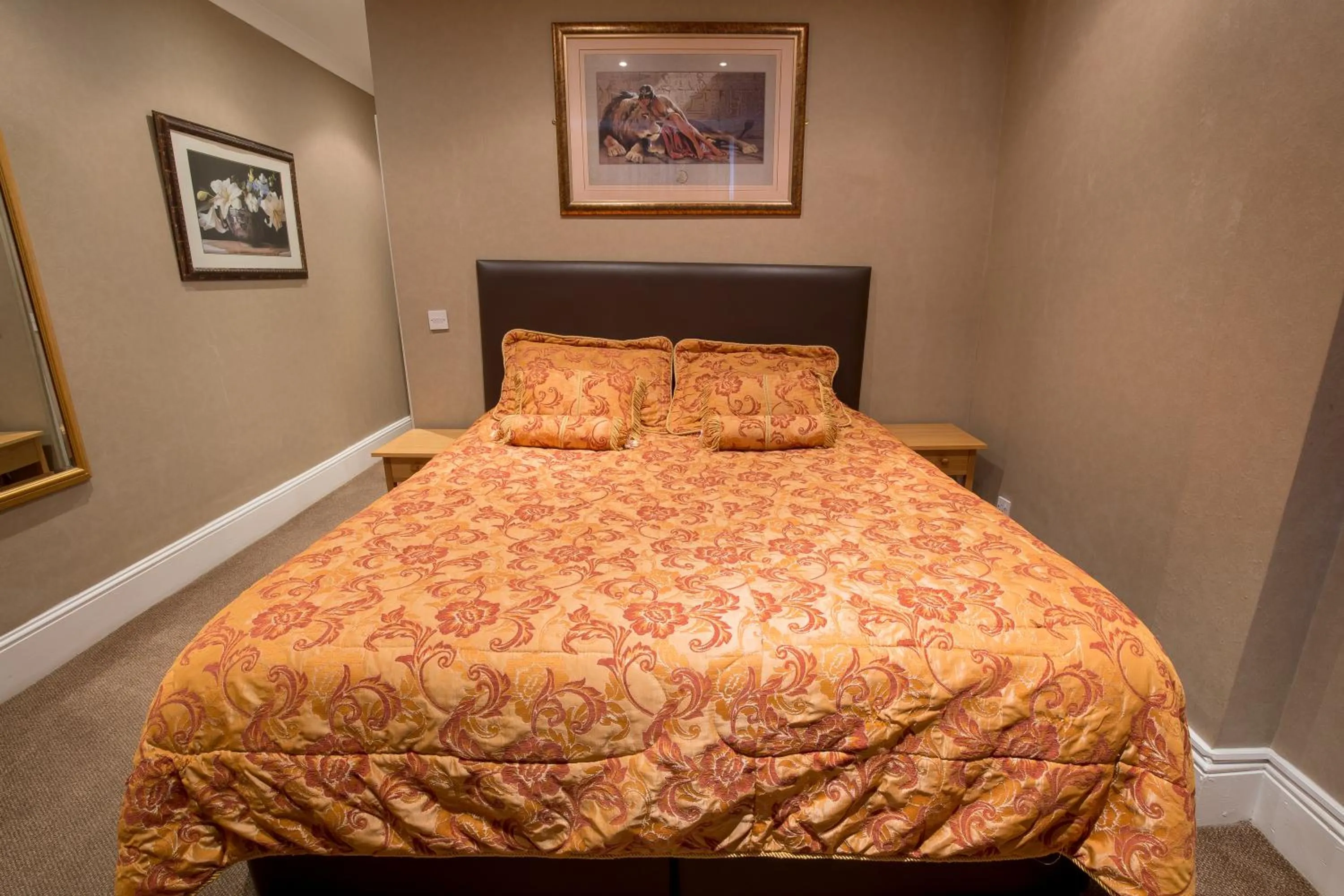 Photo of the whole room in Banks Hotel