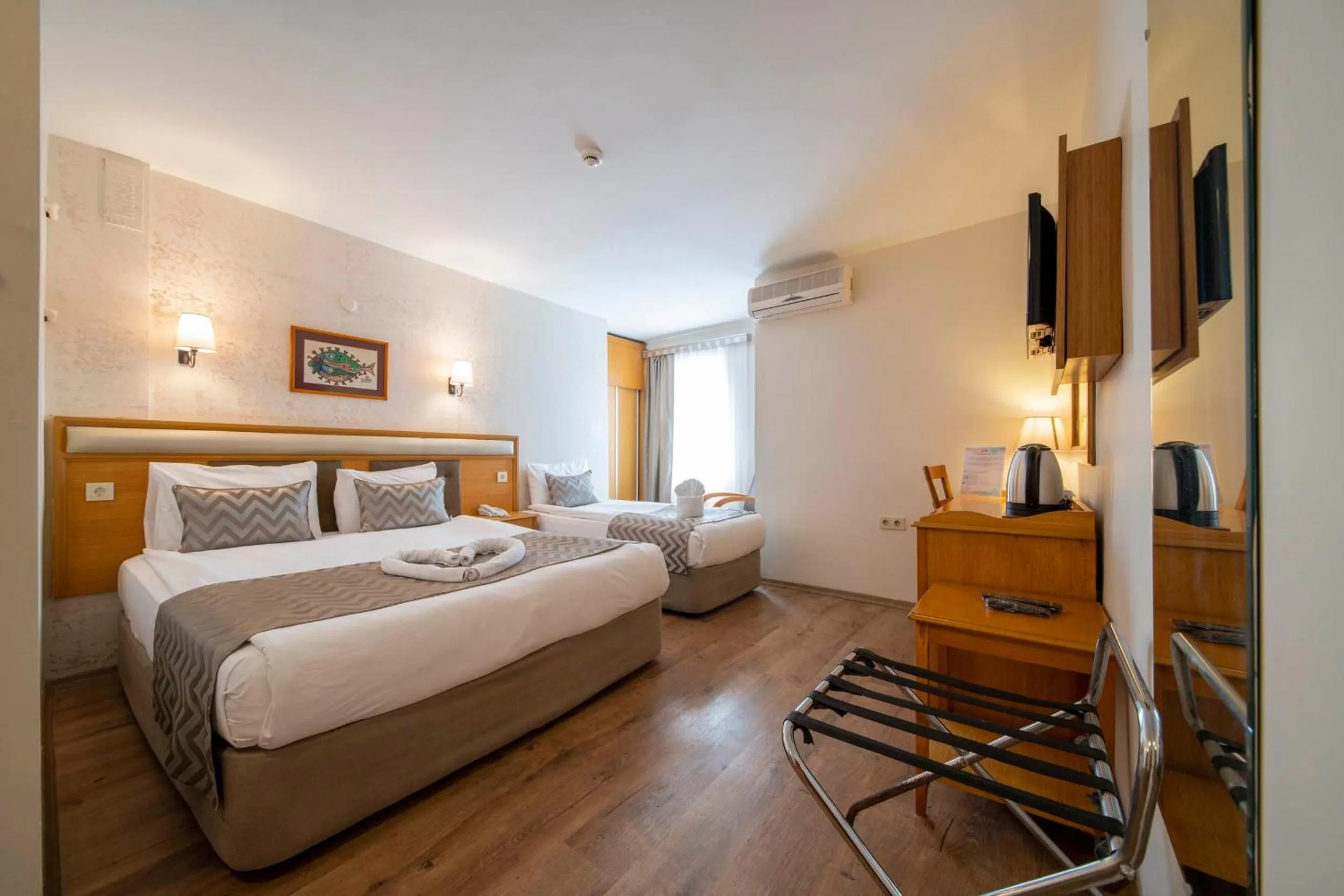 Photo of the whole room, Bed in Çanak Hotel