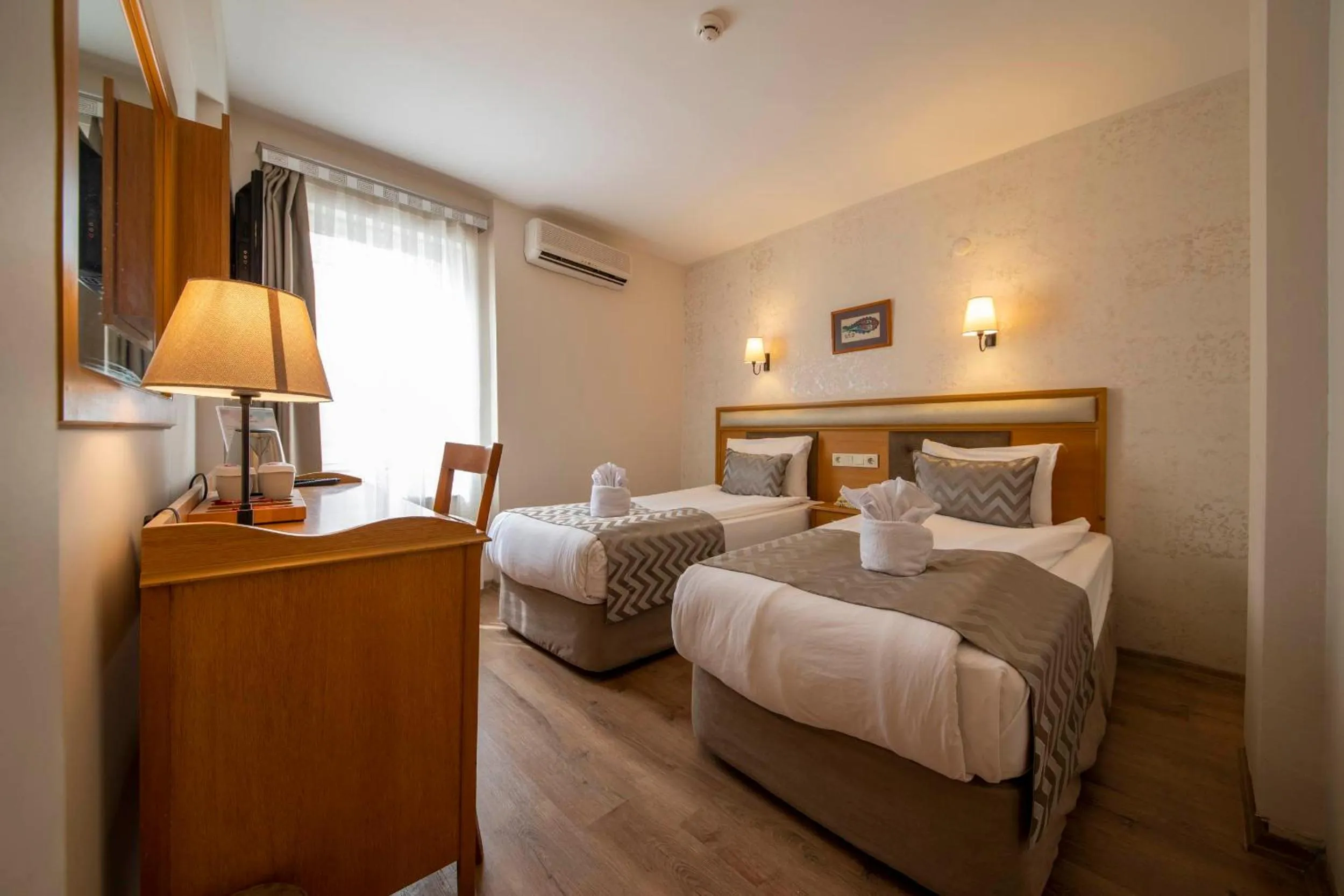 Photo of the whole room, Bed in Çanak Hotel