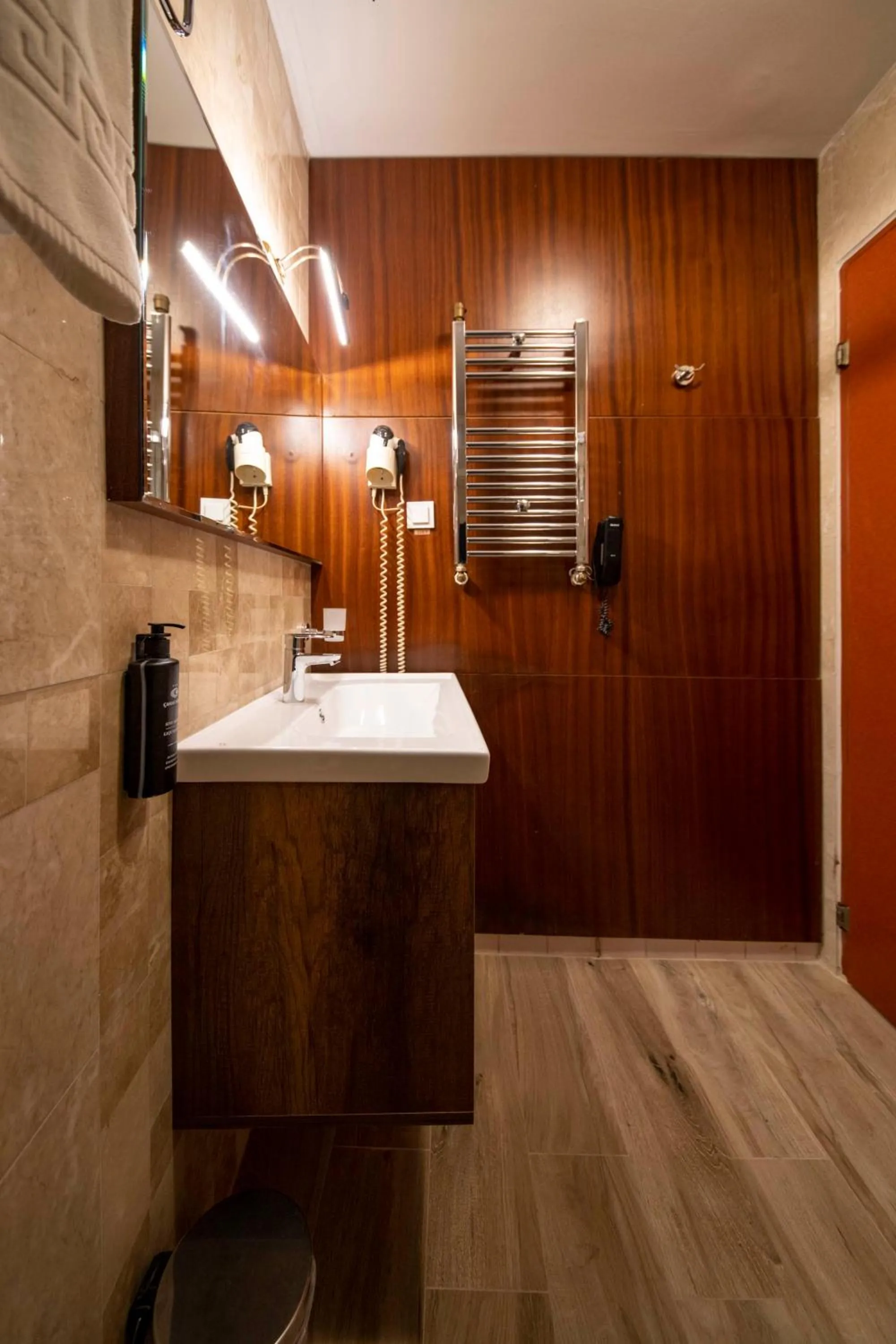 Bathroom in Çanak Hotel