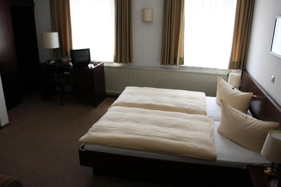 Photo of the whole room, Bed in Hotel Diening