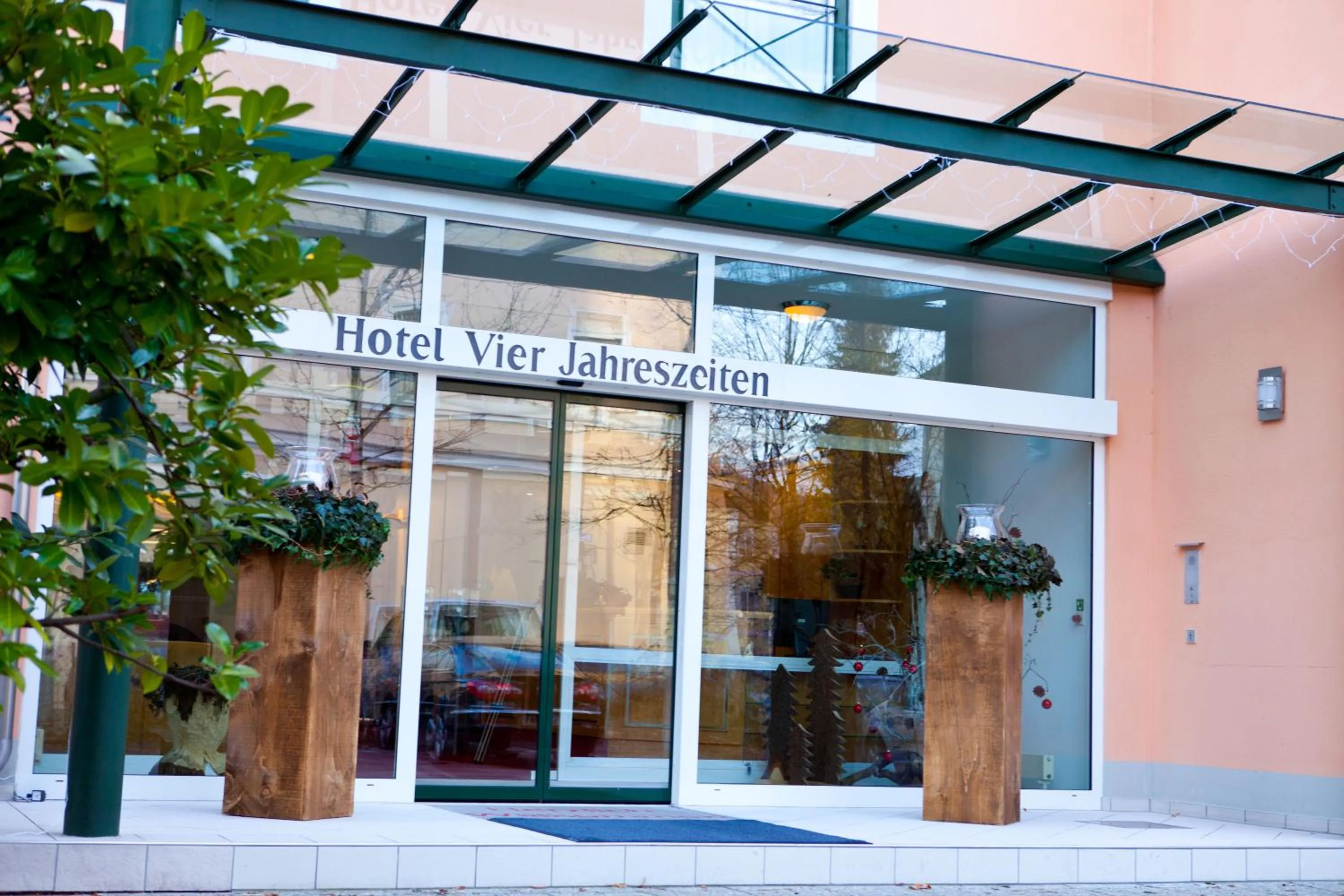 Facade/entrance in Hotel Vier Jahreszeiten