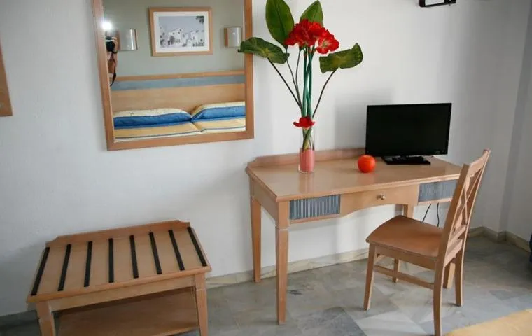 Photo of the whole room, TV/Entertainment Center in Ele Andarax