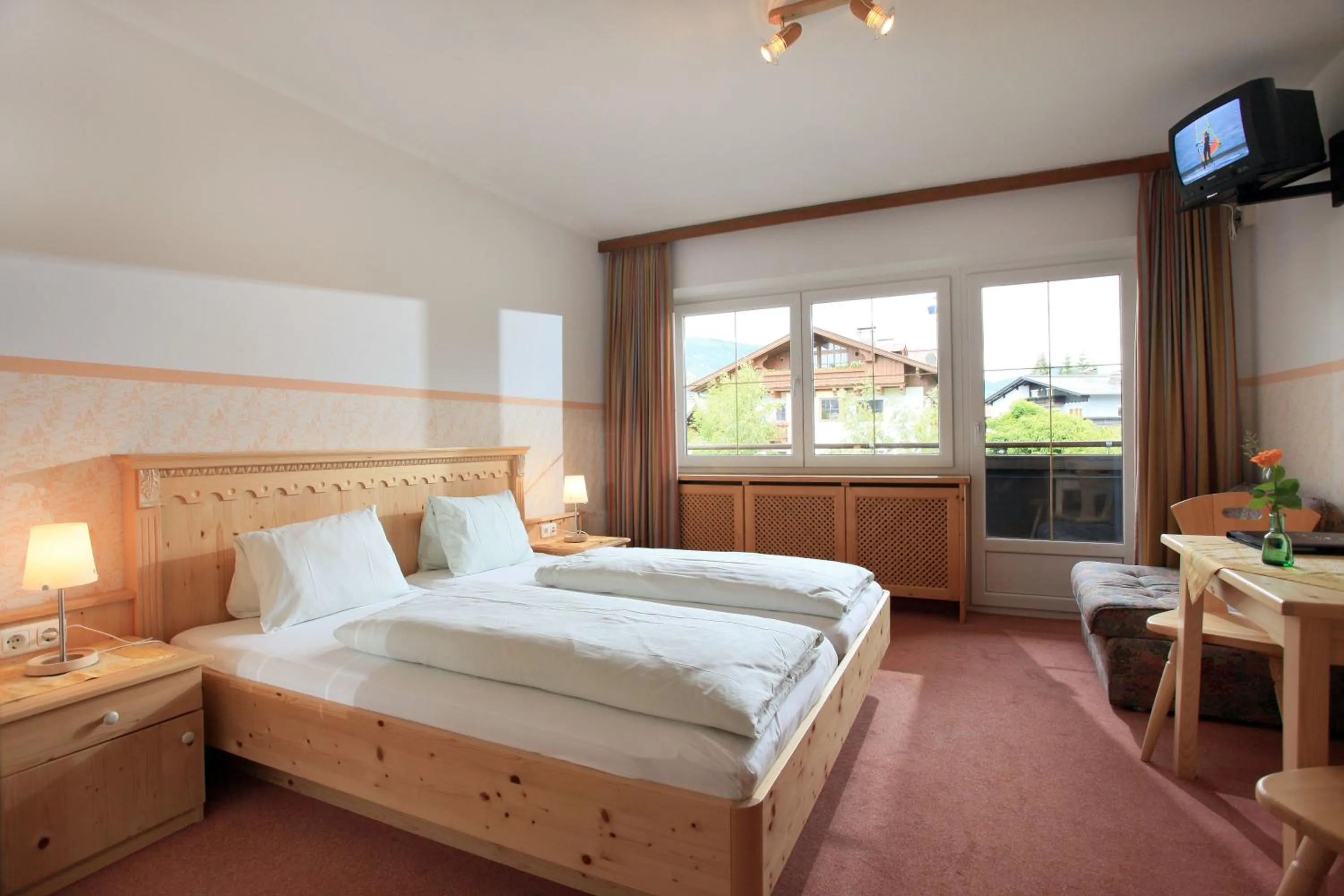 Photo of the whole room, Bed in Hotel Post