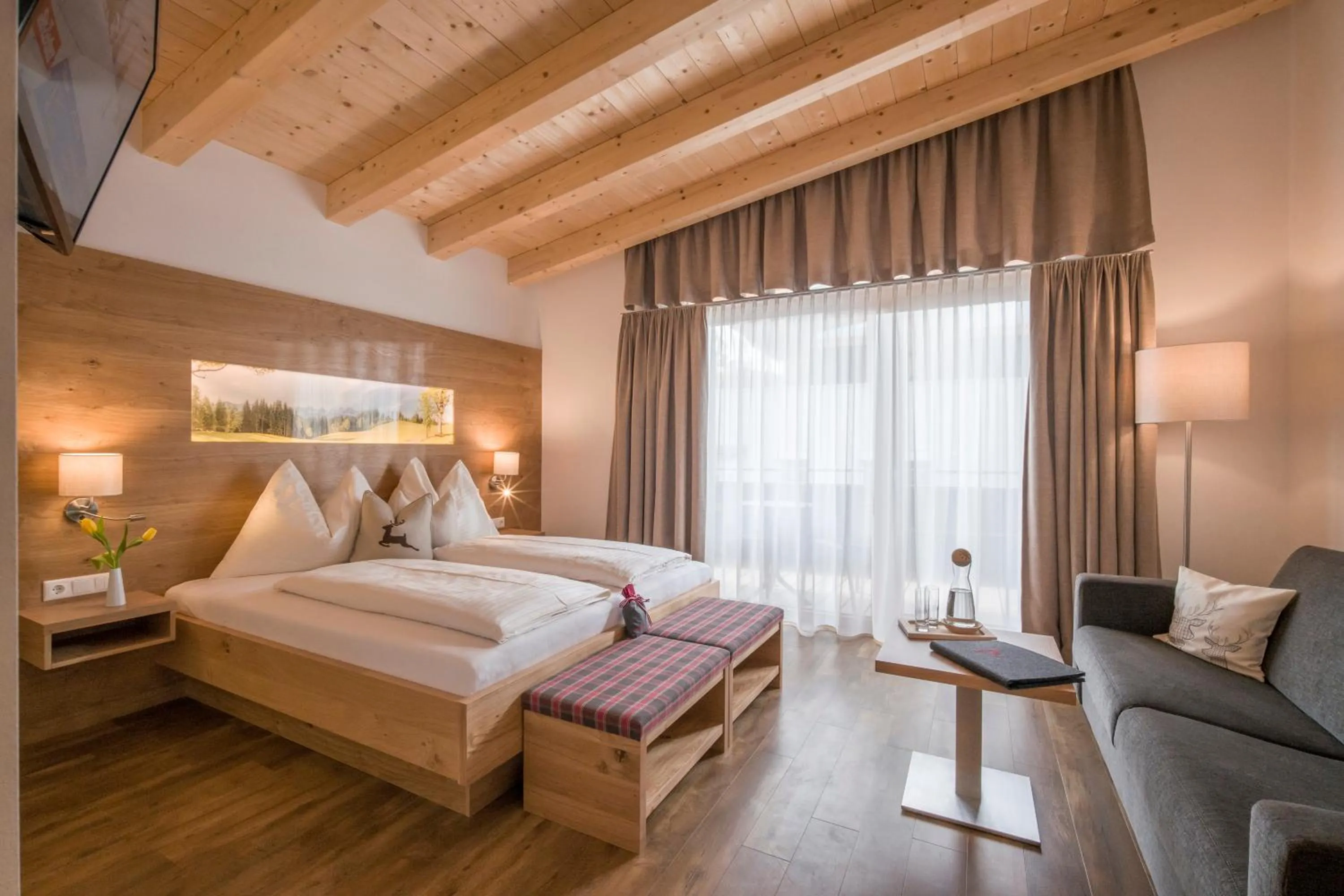 Photo of the whole room, Bed in Hotel Post