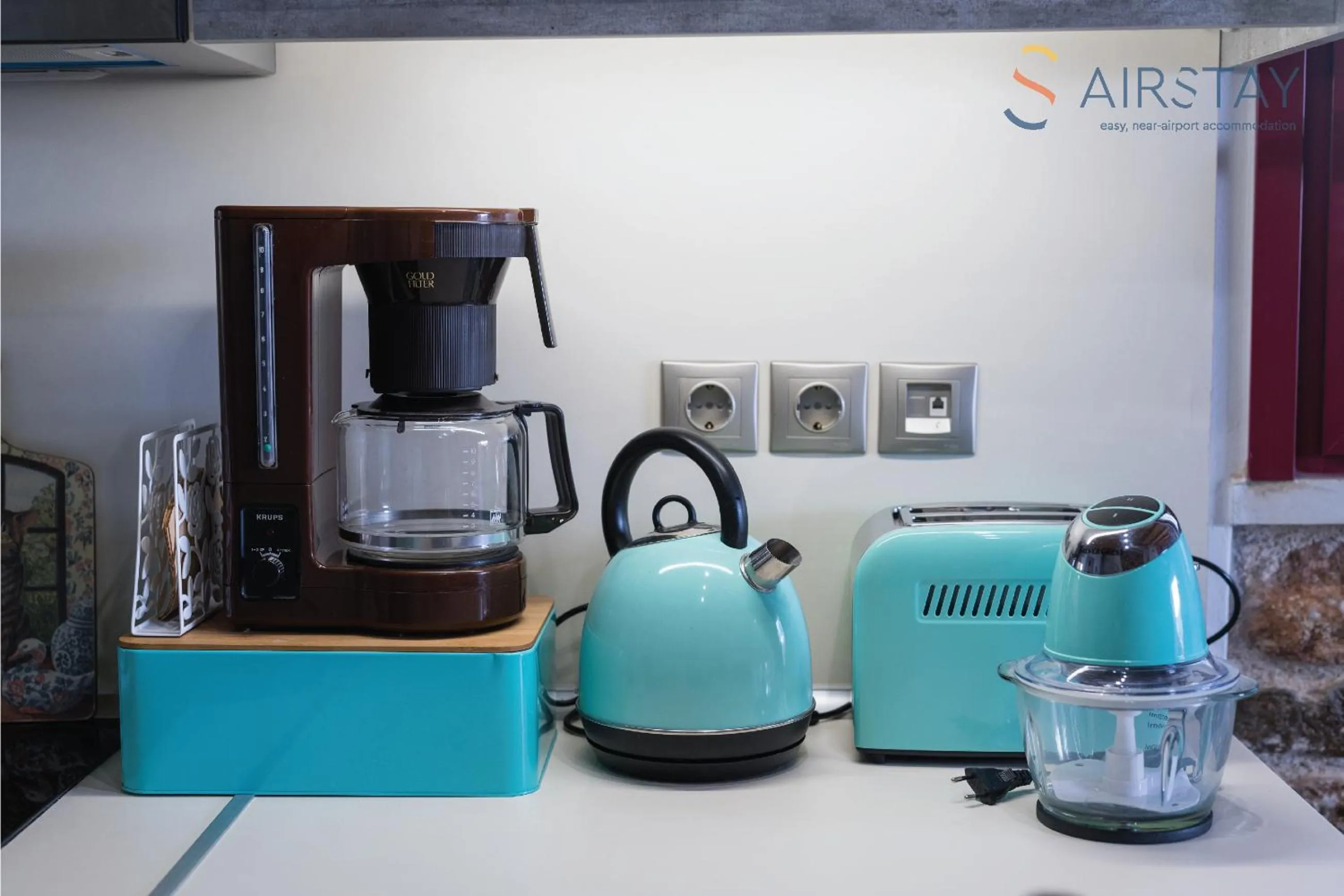 Coffee/tea facilities in Orianna Apartment Airport by Airstay