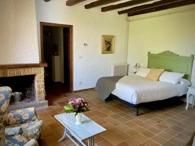 Bed in Masia Can Pou