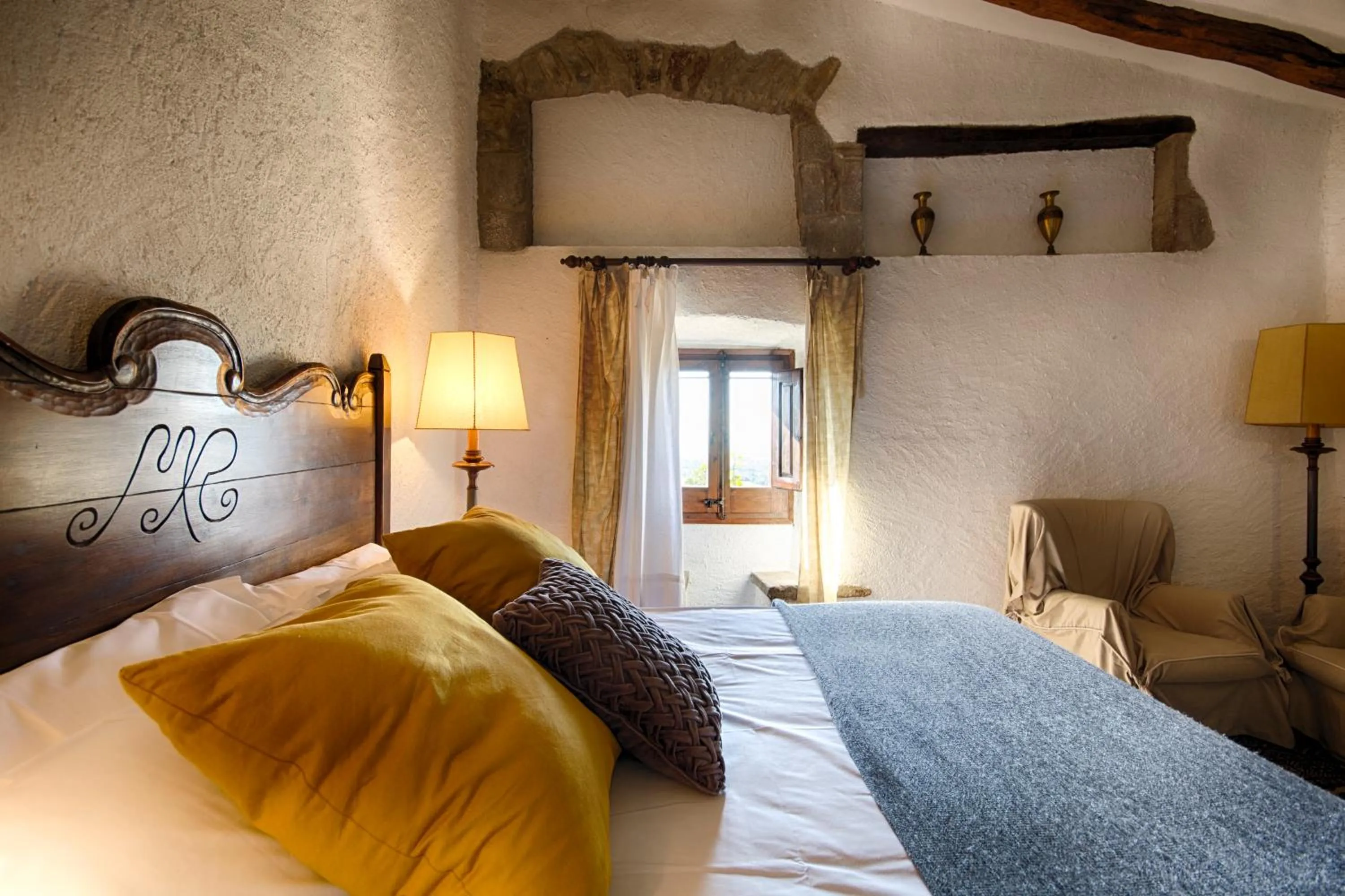 Decorative detail, Bed in Masia Can Pou