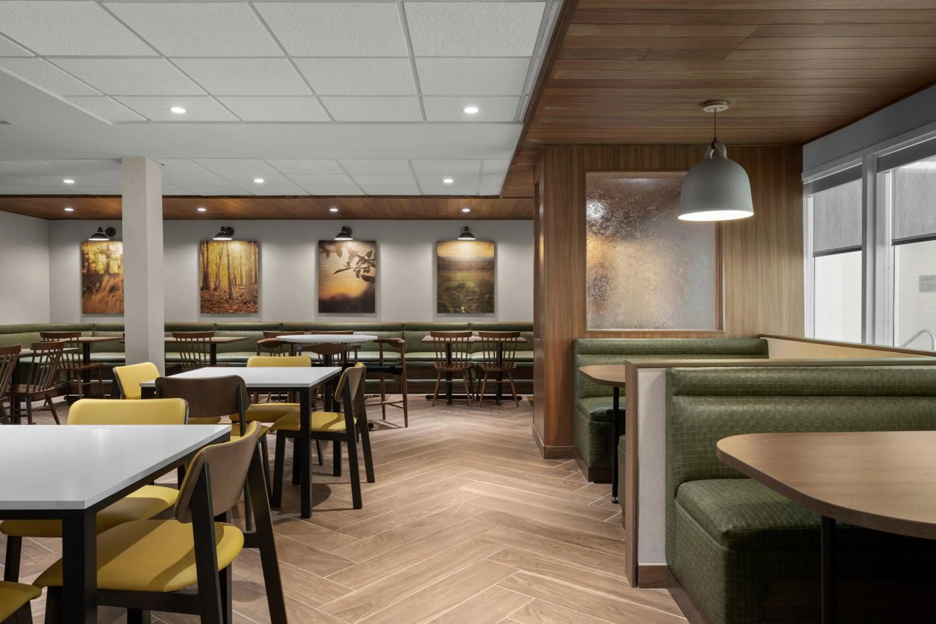 Dining area in Fairfield by Marriott Inn & Suites Helena North