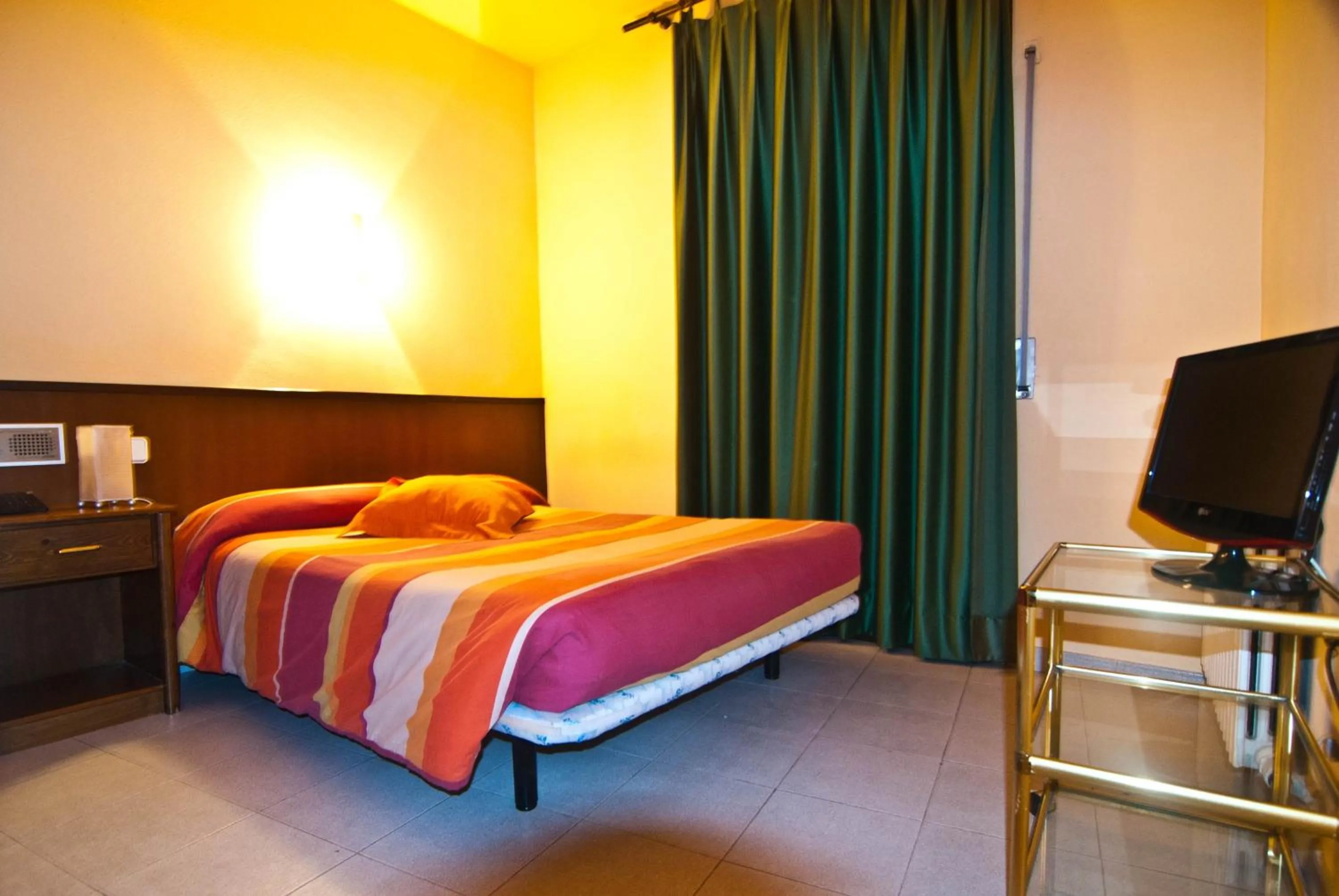 Animals, Bed in Hostal Les Collades