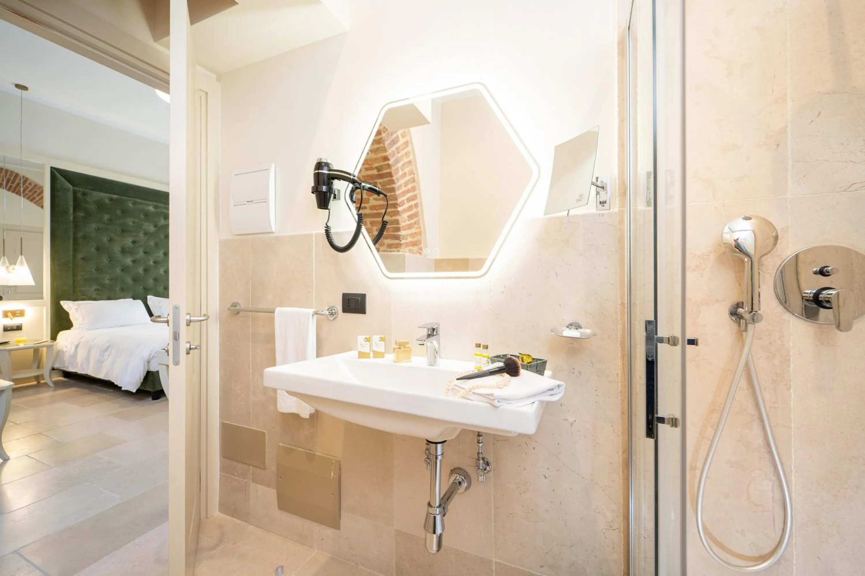 Bathroom, Bed in Tenuta Ciminata Greco