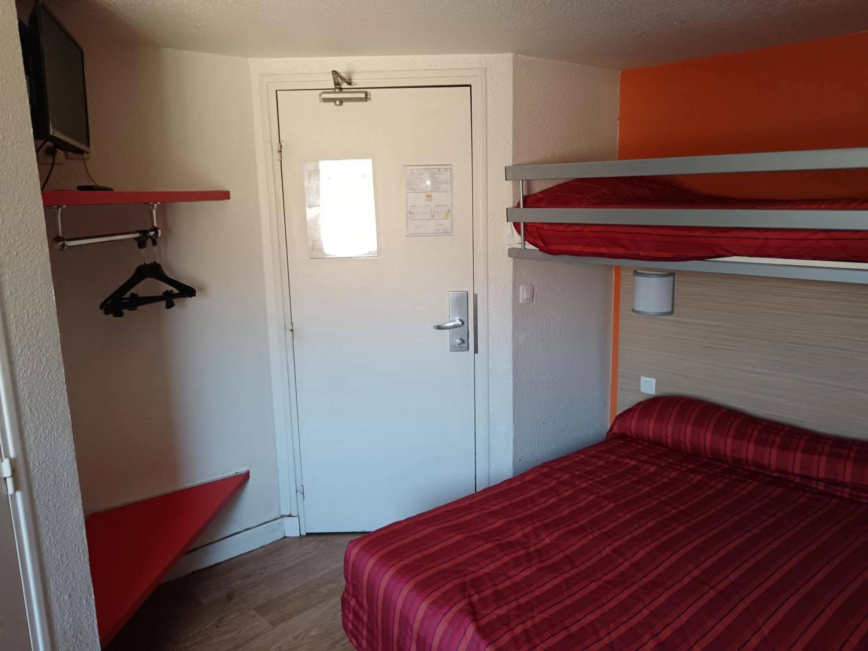 Bedroom, Bed in HECO Calais Centre-Gare