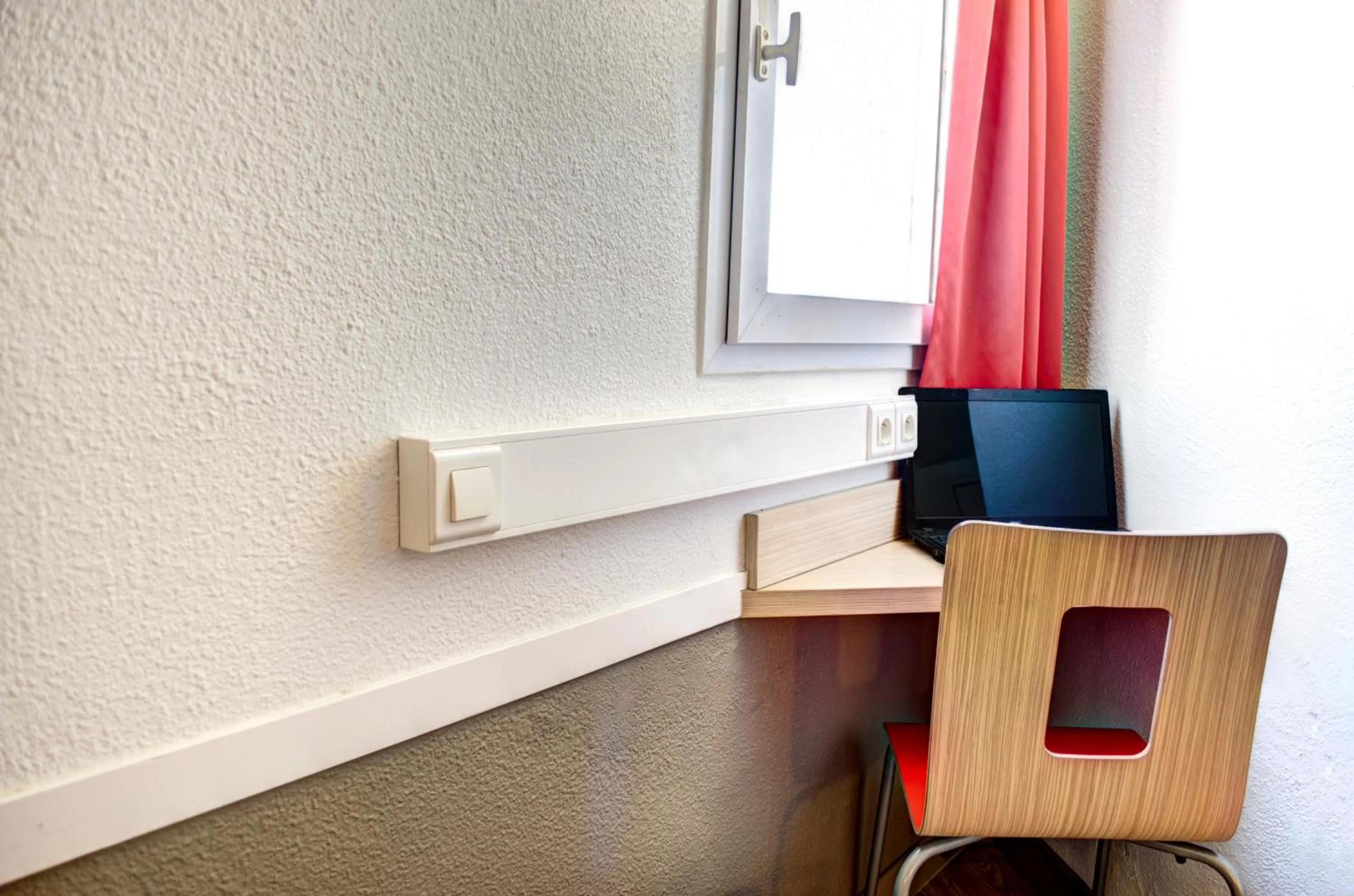 People in HECO Calais Centre-Gare