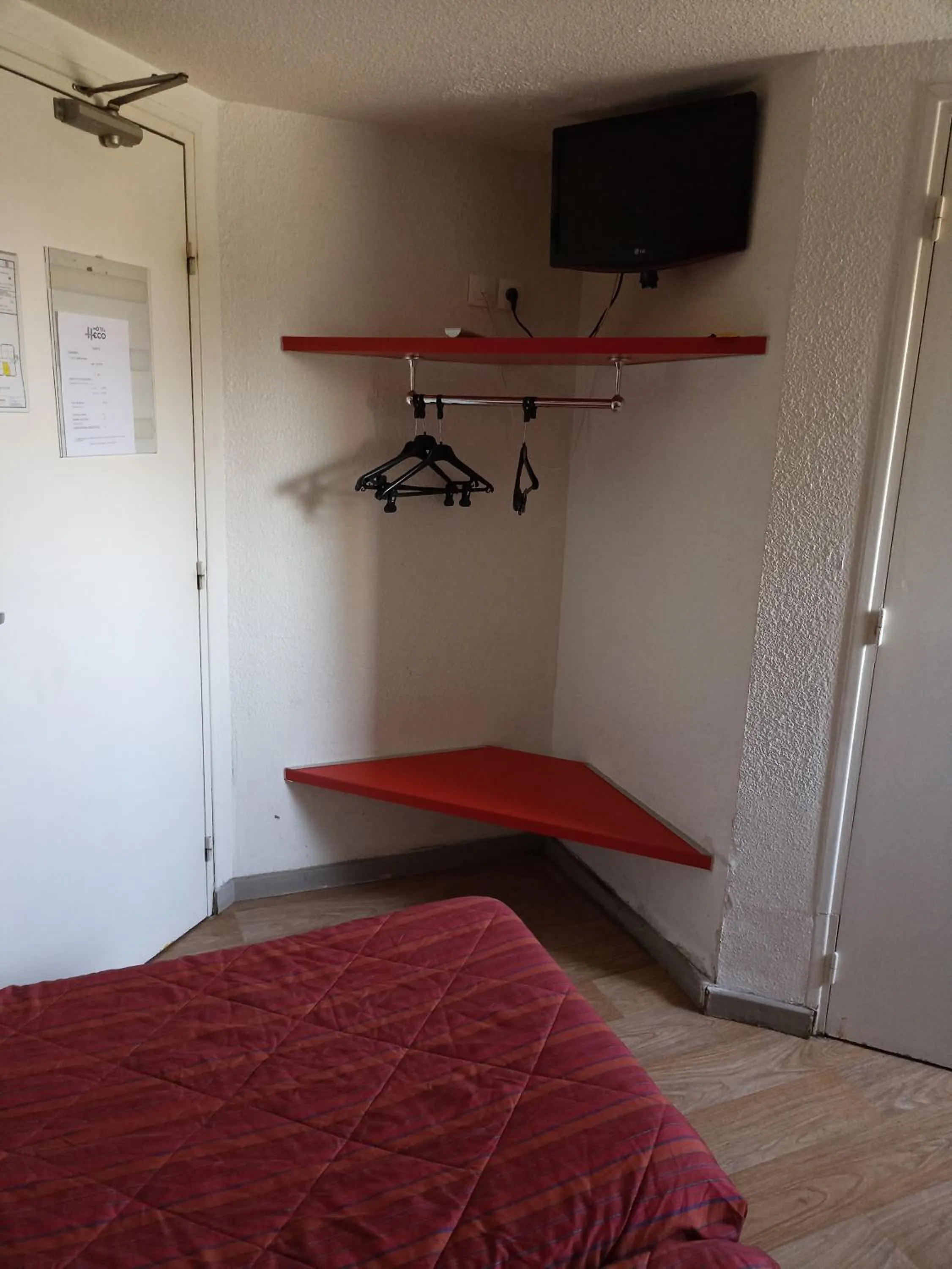 Photo of the whole room, Bed in HECO Calais Centre-Gare