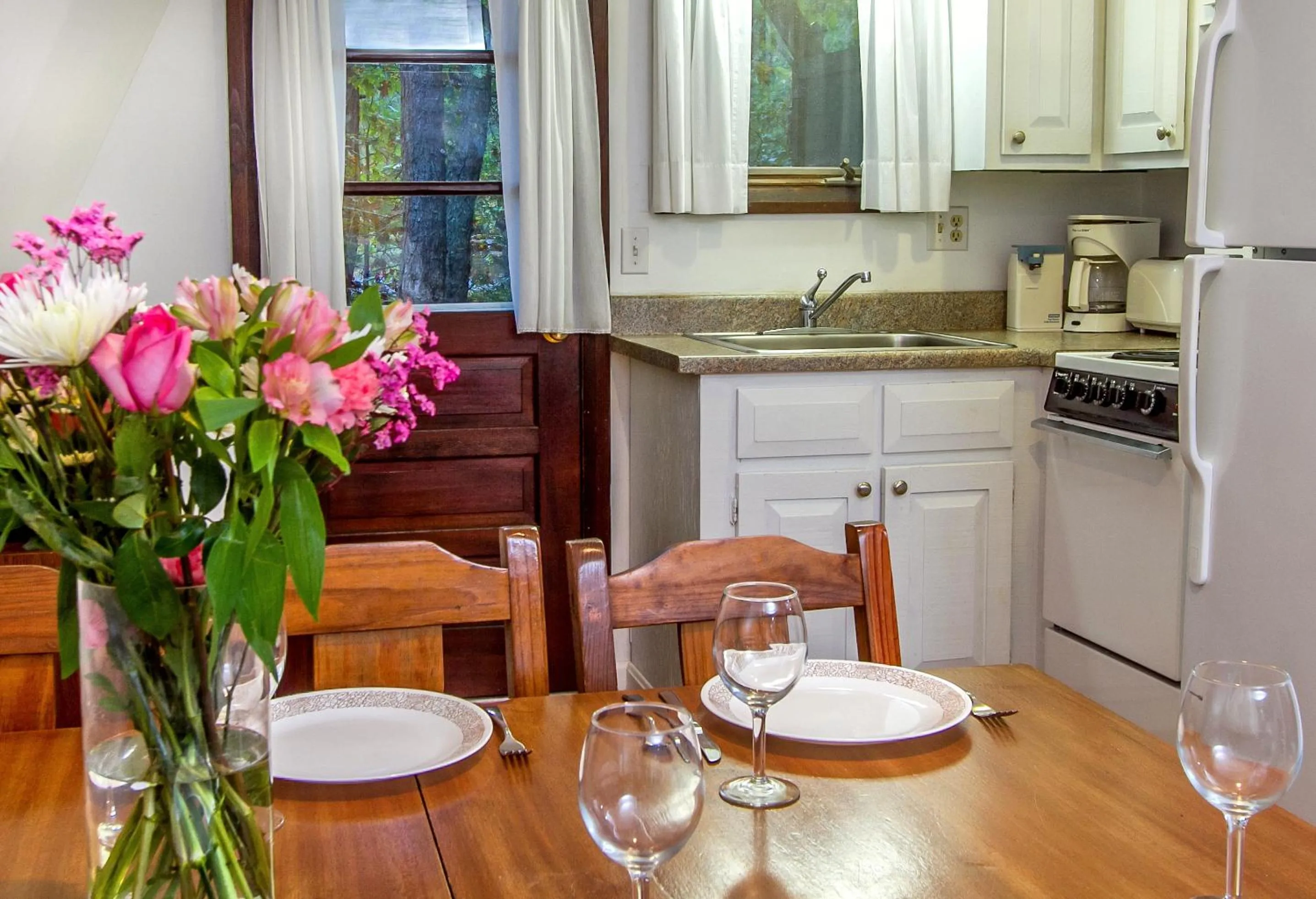 Kitchen or kitchenette in Self-Sufficient Cottages at Even'tide Resort