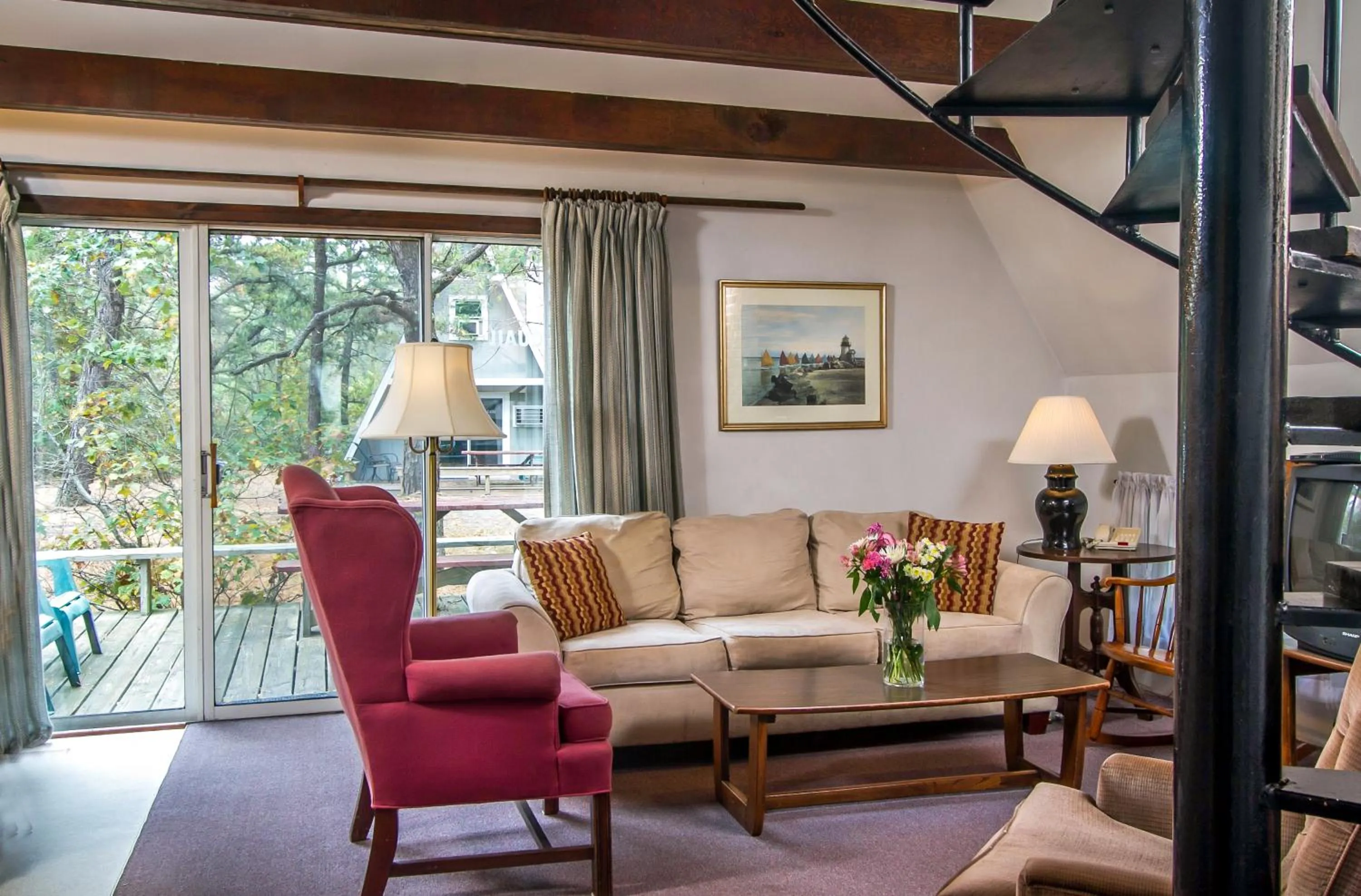 Living room in Self-Sufficient Cottages at Even'tide Resort