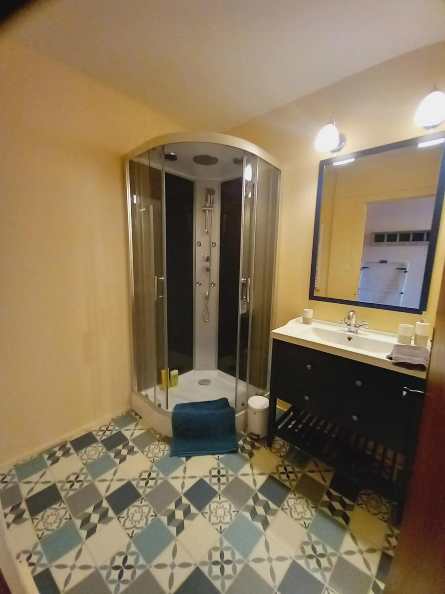 Bathroom, Bed in Chambre d'hôtes Le Puy Maury