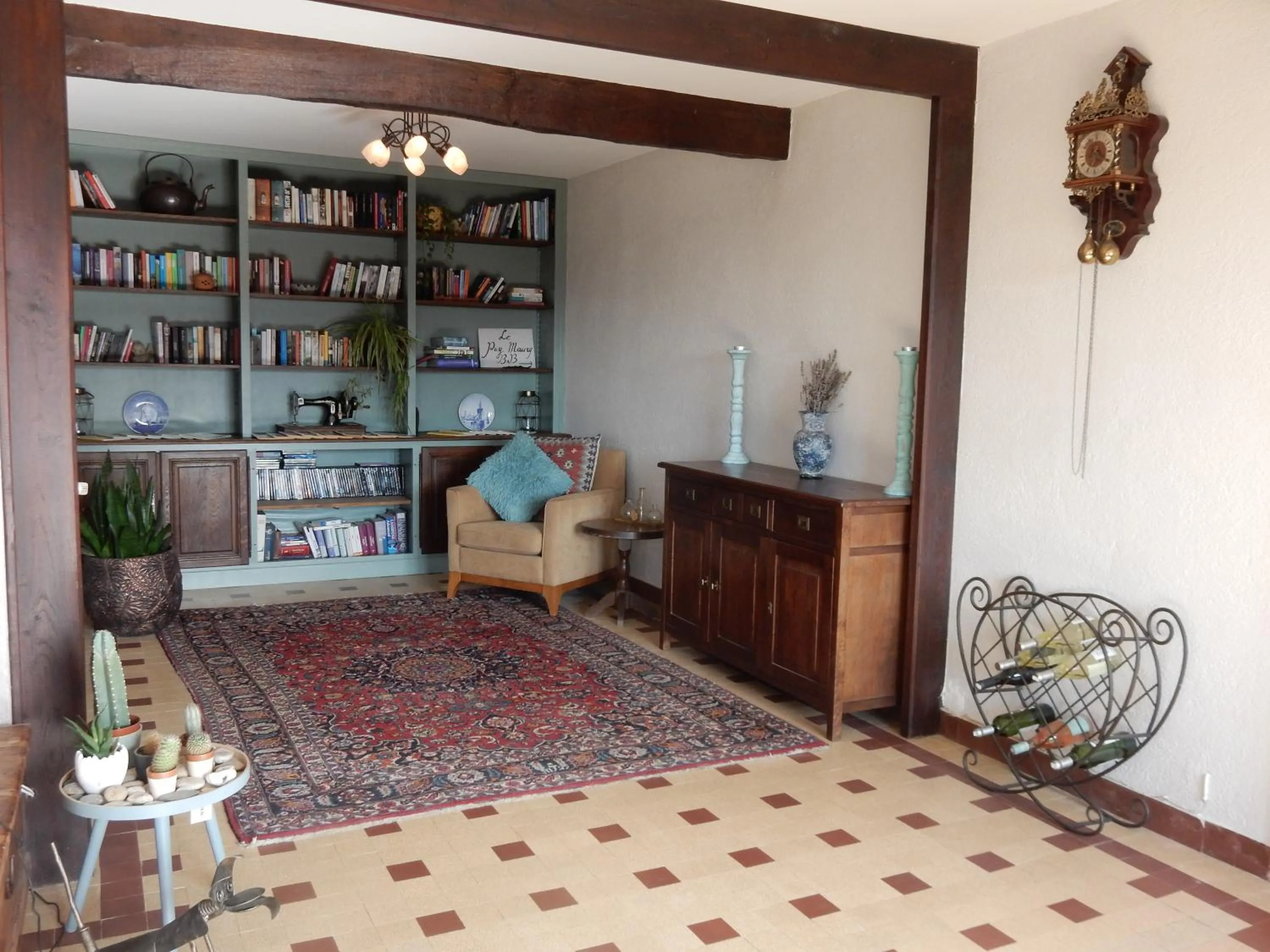 Communal lounge/ TV room in Chambre d'hôtes Le Puy Maury