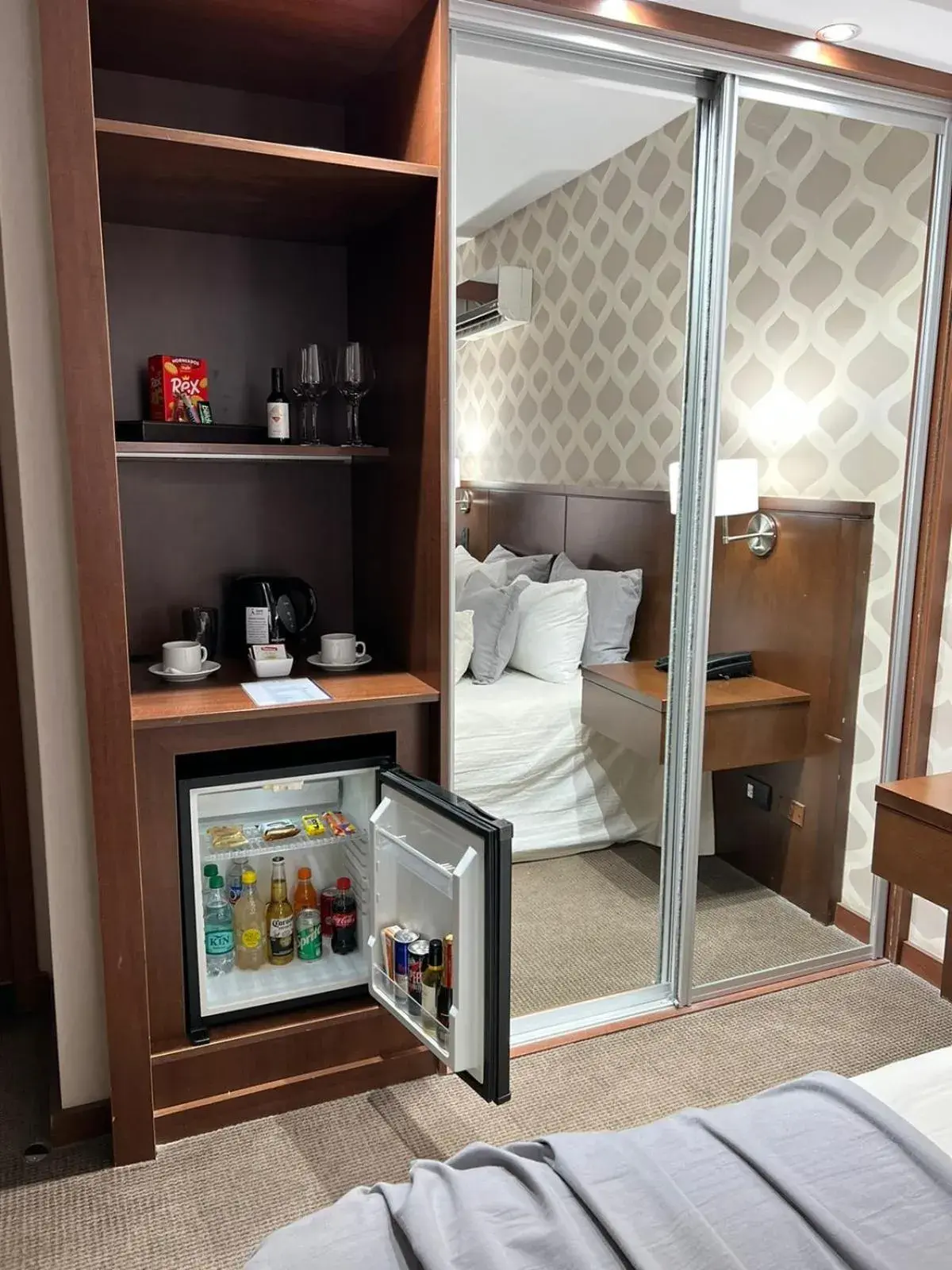 Standard King Room in ian Hotel Standard King Room in ian Hotel