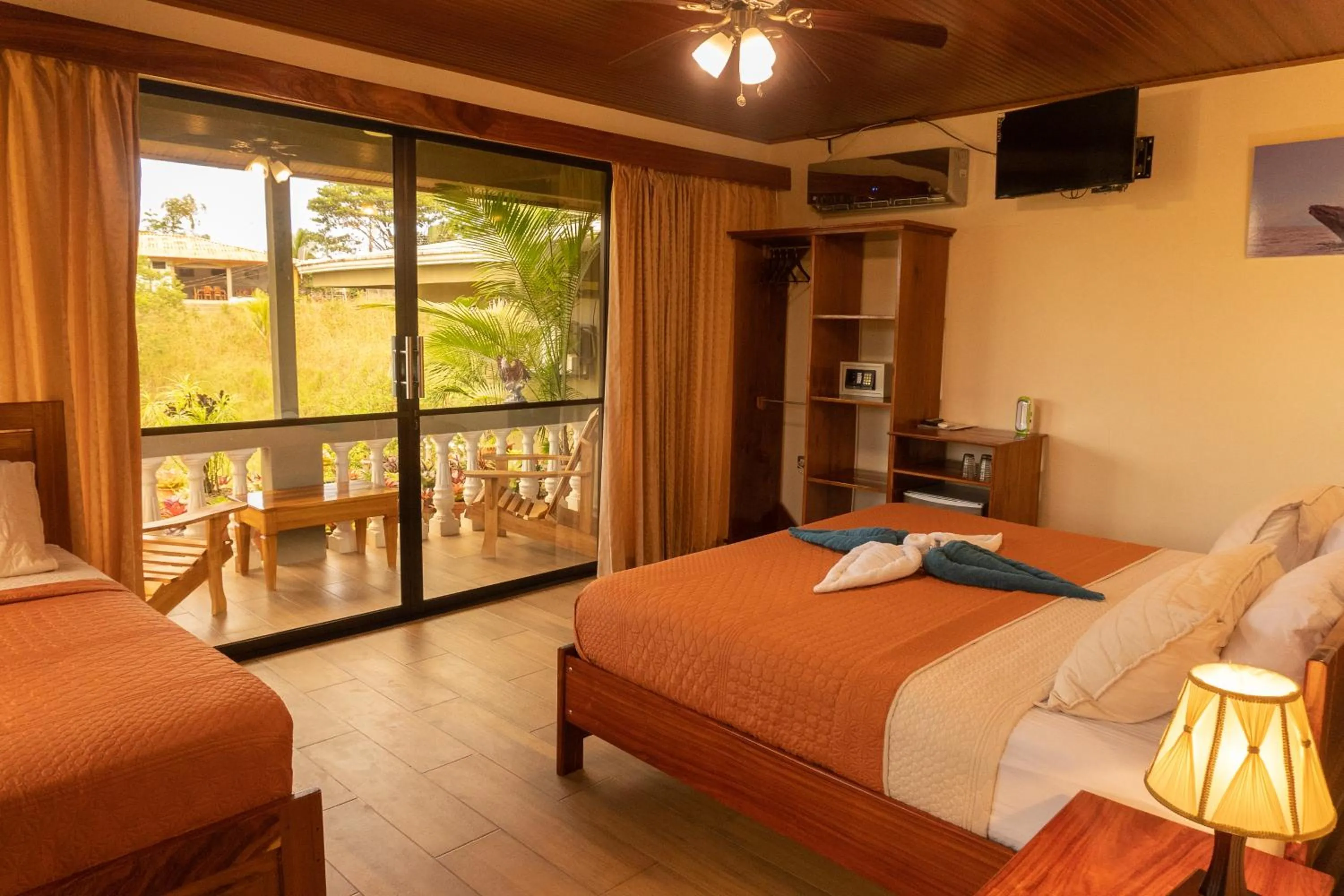 King Room with Balcony in Jacamar Corcovado Drake Bay