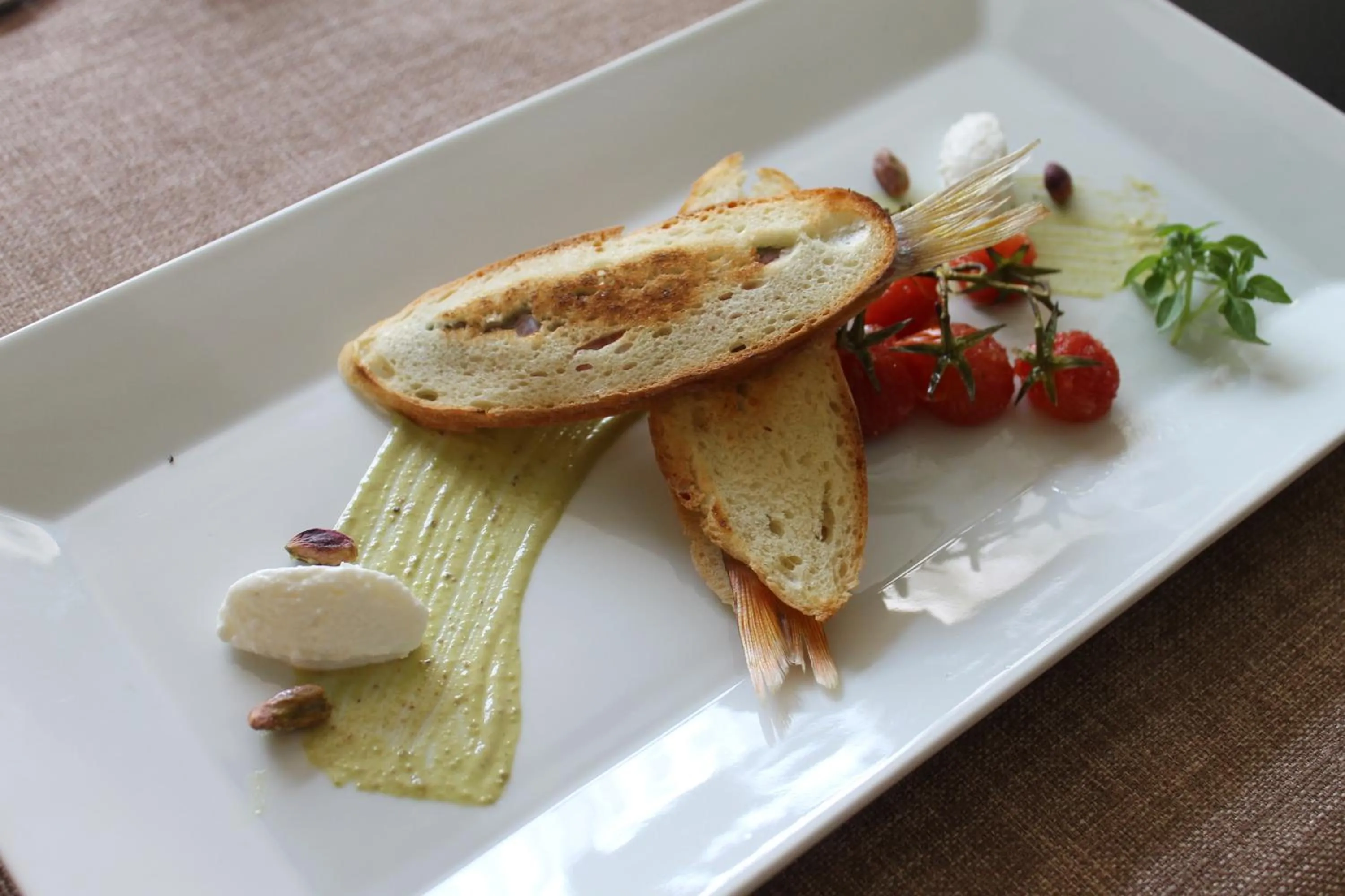 Restaurant/places to eat in Dependance La Mouette