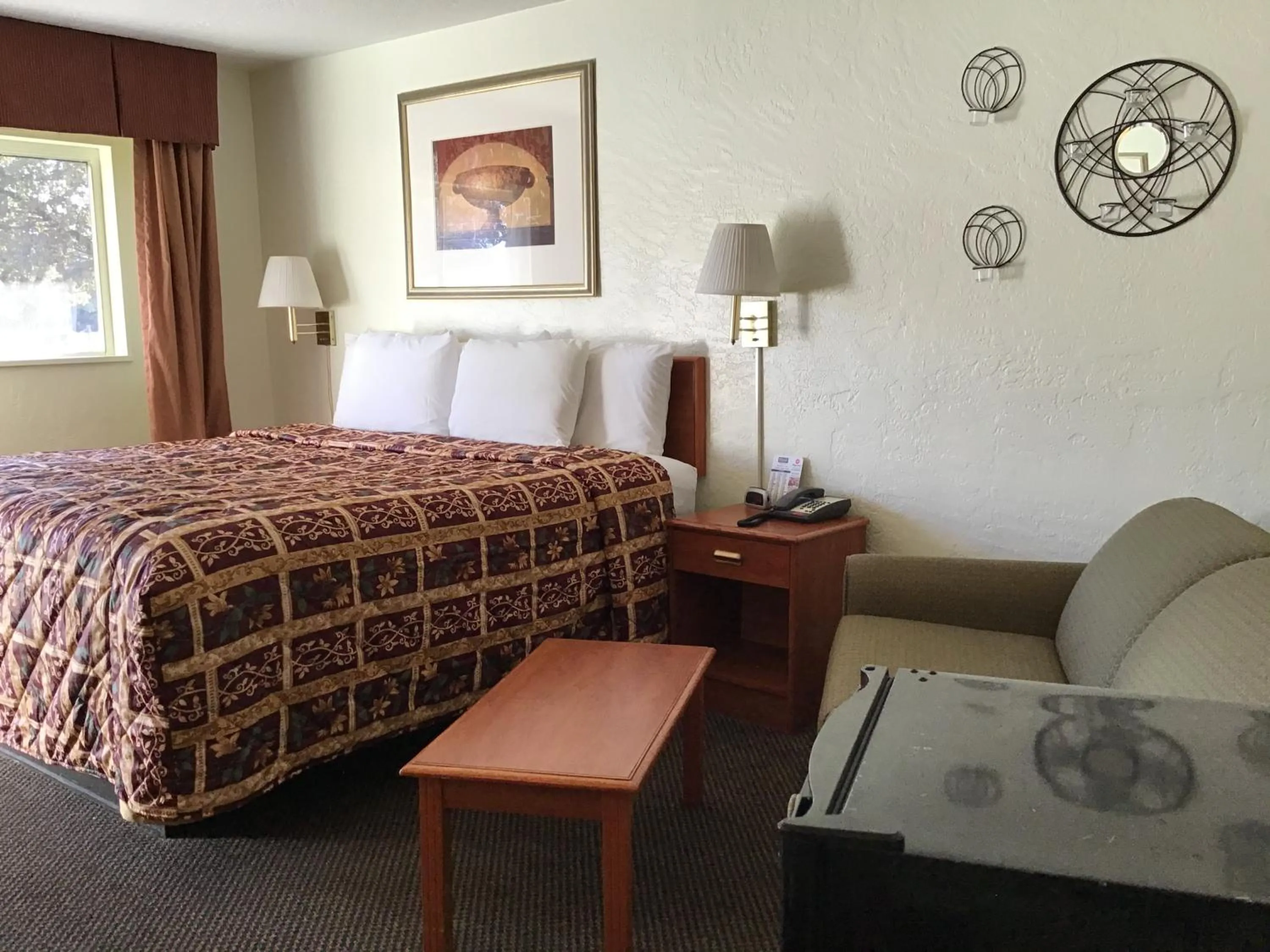 Bed in Budget Inn & Suites Colby