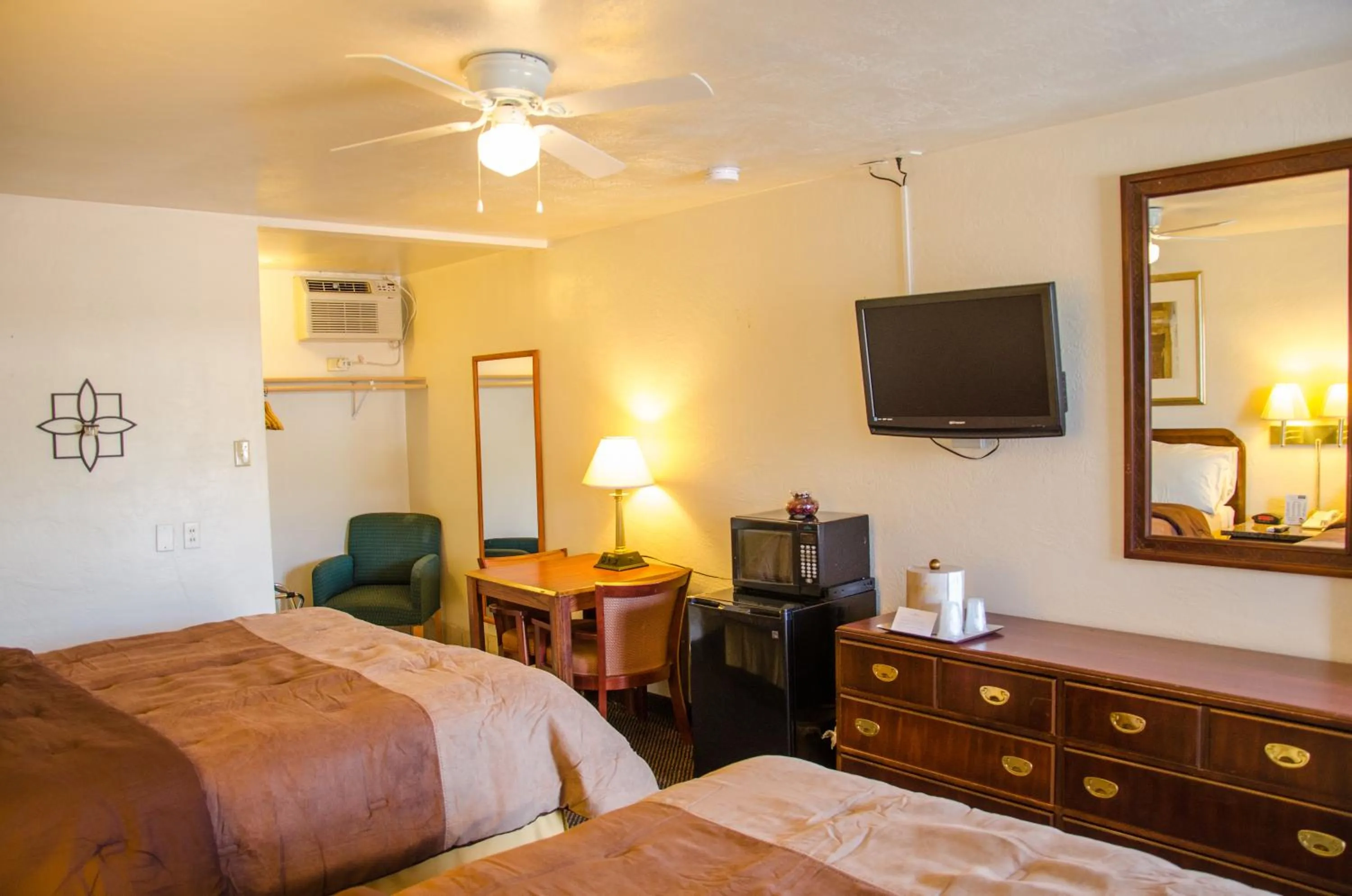 Photo of the whole room, Bed in Budget Inn & Suites Colby