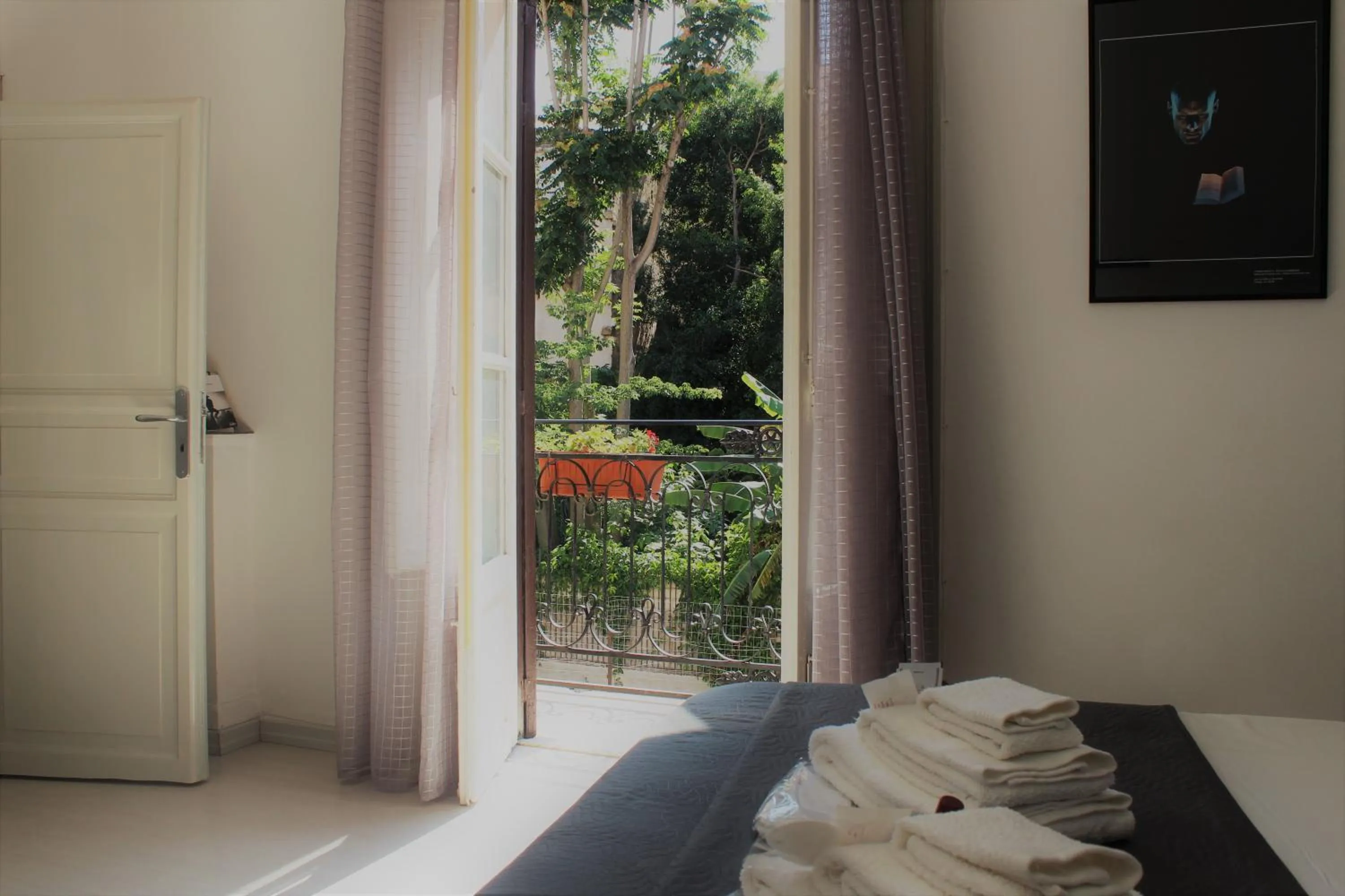 Photo of the whole room, Bed in BED&BOOK Palazzo Cutelli